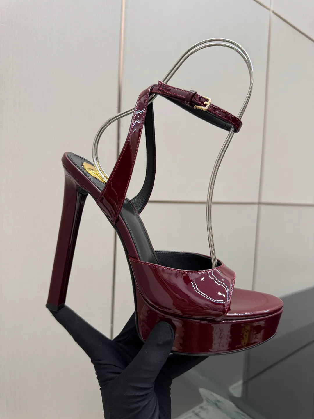 Women's Open-Toe Sandals SAINT LAURENT 18049023