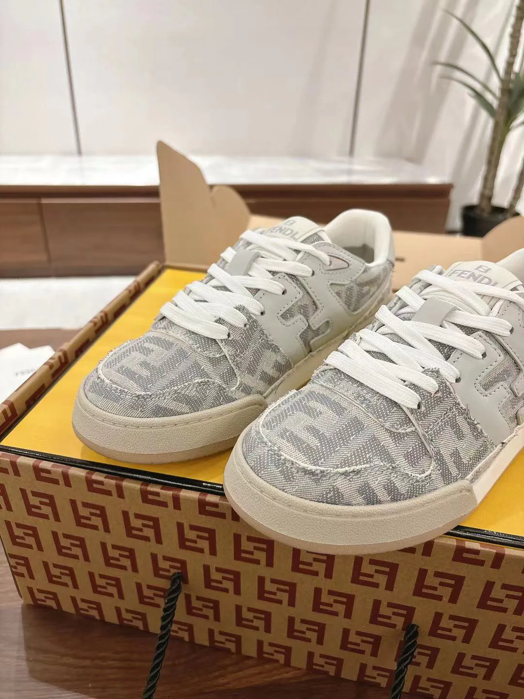 Women's Sneakers FENDI 18219620