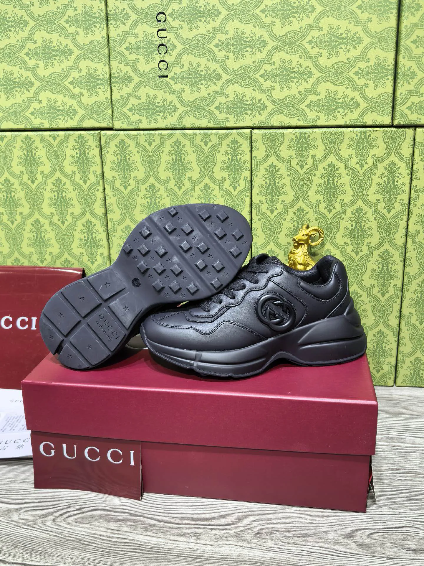 Women's Sneakers GUCCI 18039944