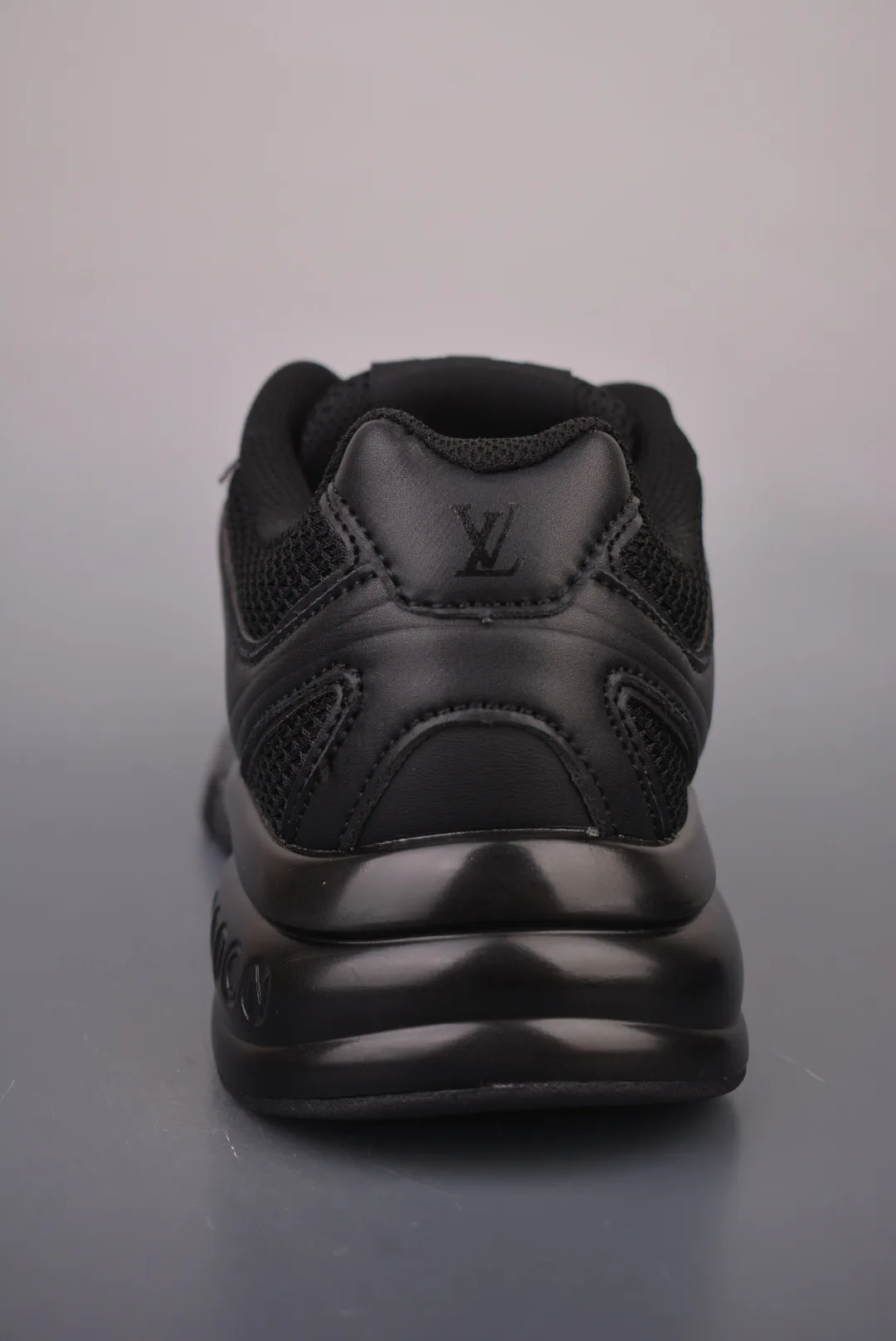 Men's Sneakers LOUIS VUITTON 17429976