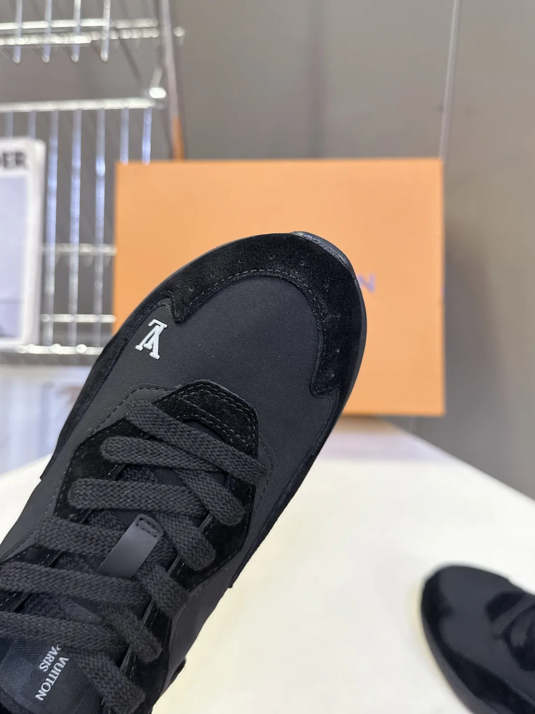Men's Sneakers LOUIS VUITTON 18404688
