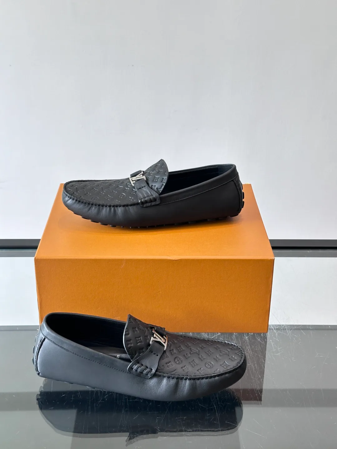Men's Loafers And Dress Shoes LOUIS VUITTON 17646141