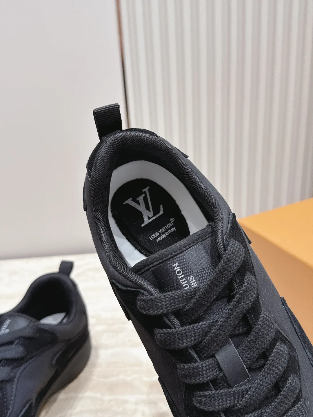 Men's Sneakers LOUIS VUITTON 17946647