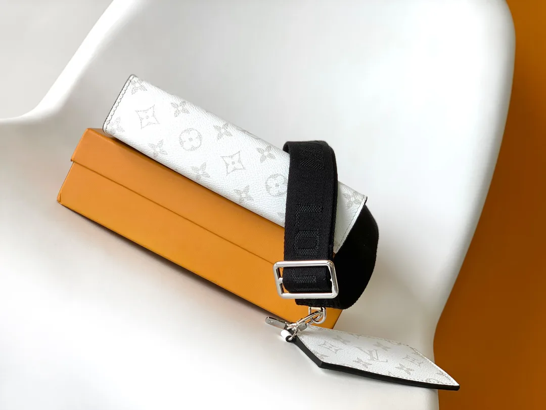 Women's Shoulder Bags LOUIS VUITTON 17904105