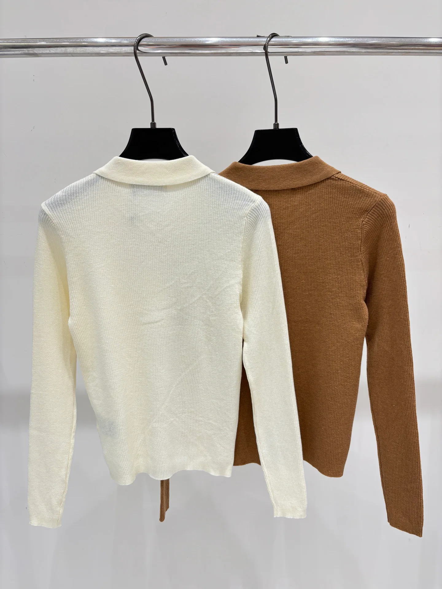 Women's Jumpers And Sweaters VALENTINO 17930686
