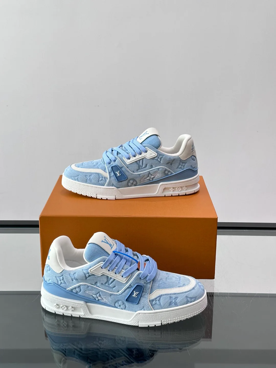 Men's Sneakers LOUIS VUITTON 18142182