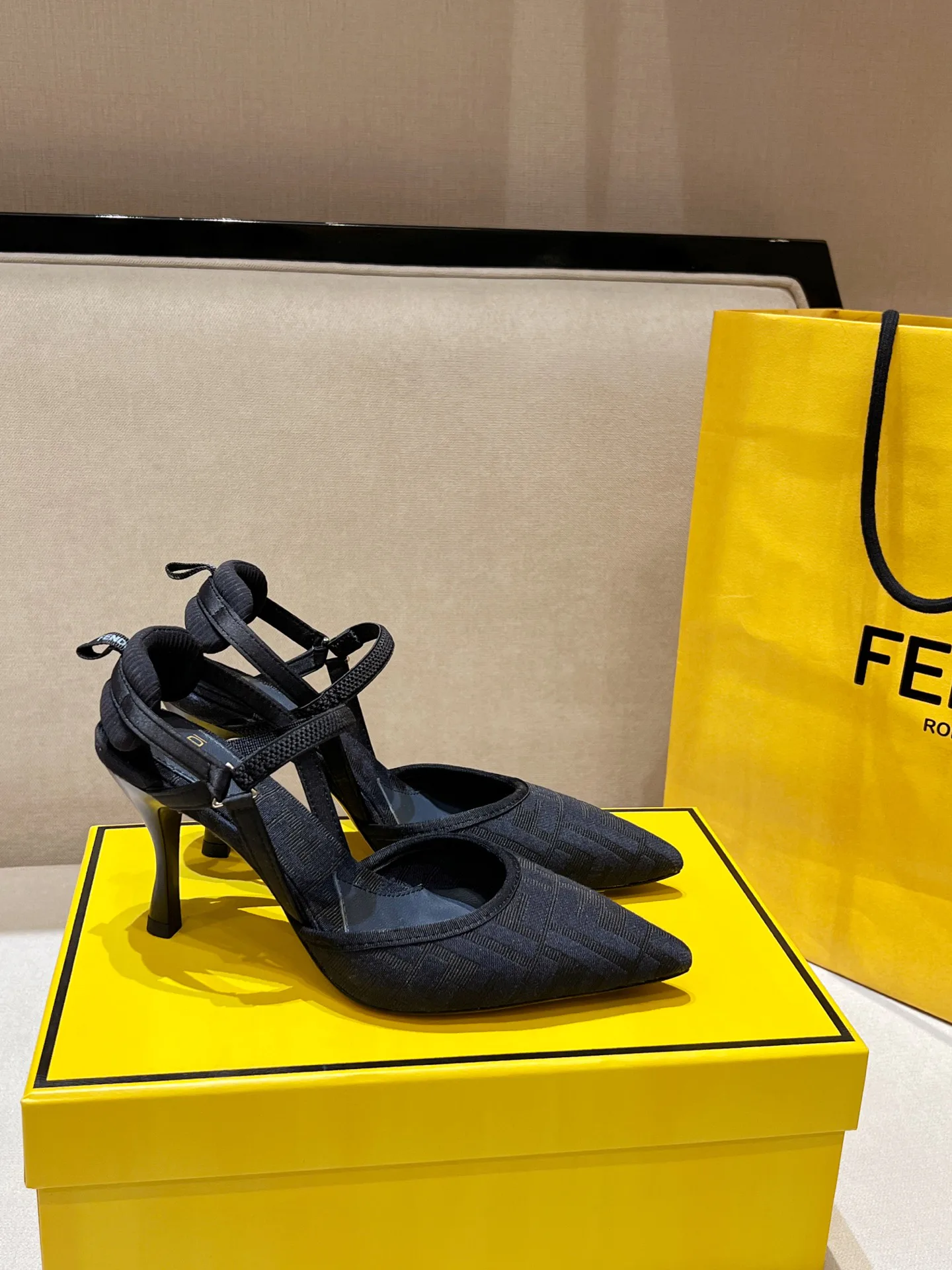 Women's Heels FENDI 17392051