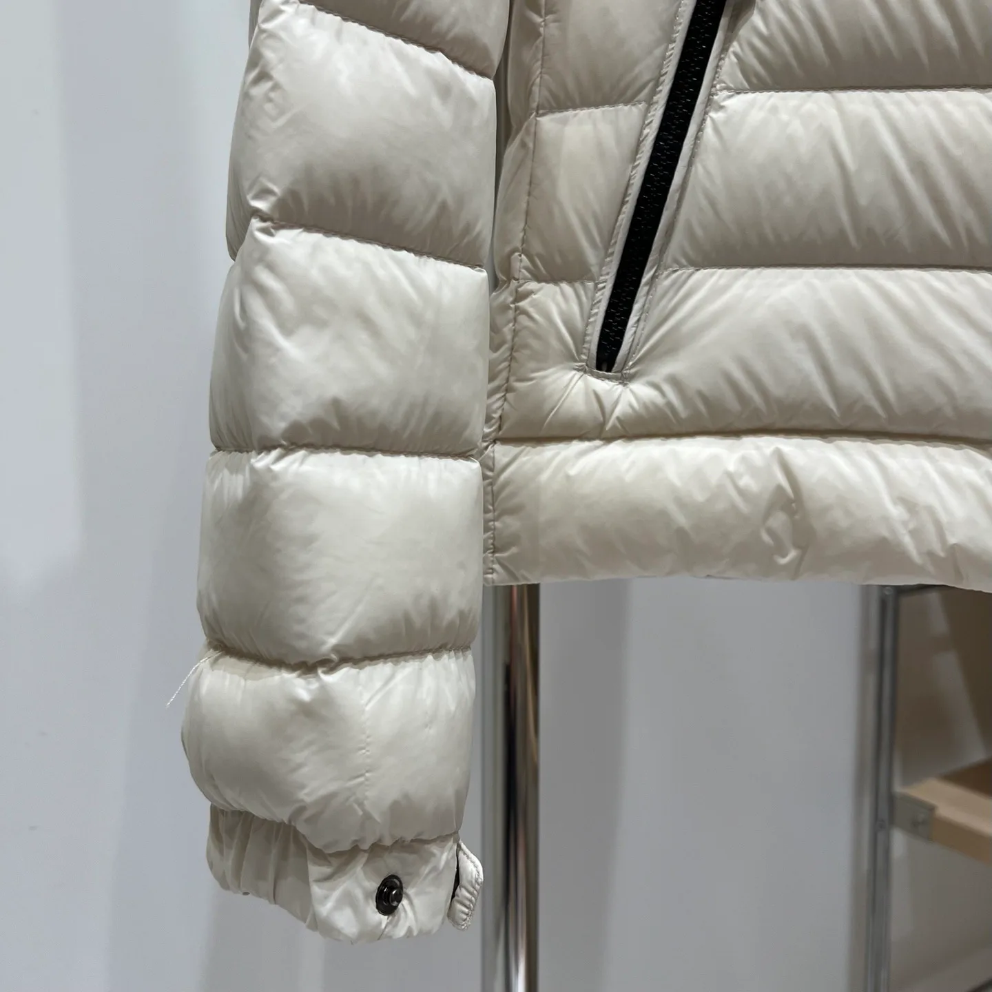 Women's Jackets And Down Jackets MONCLER 18336958