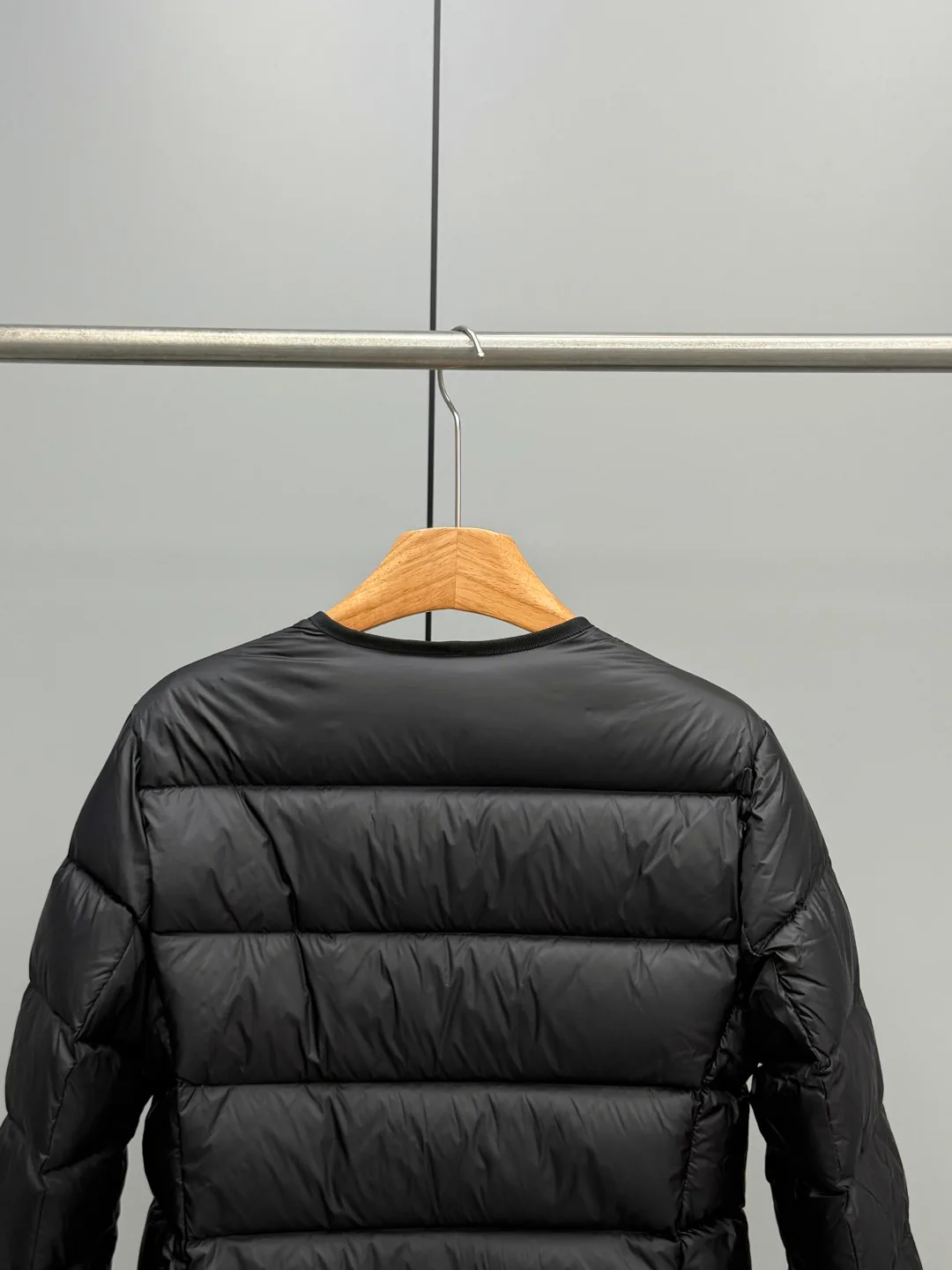 Women's Jackets And Down Jackets MONCLER 17939200