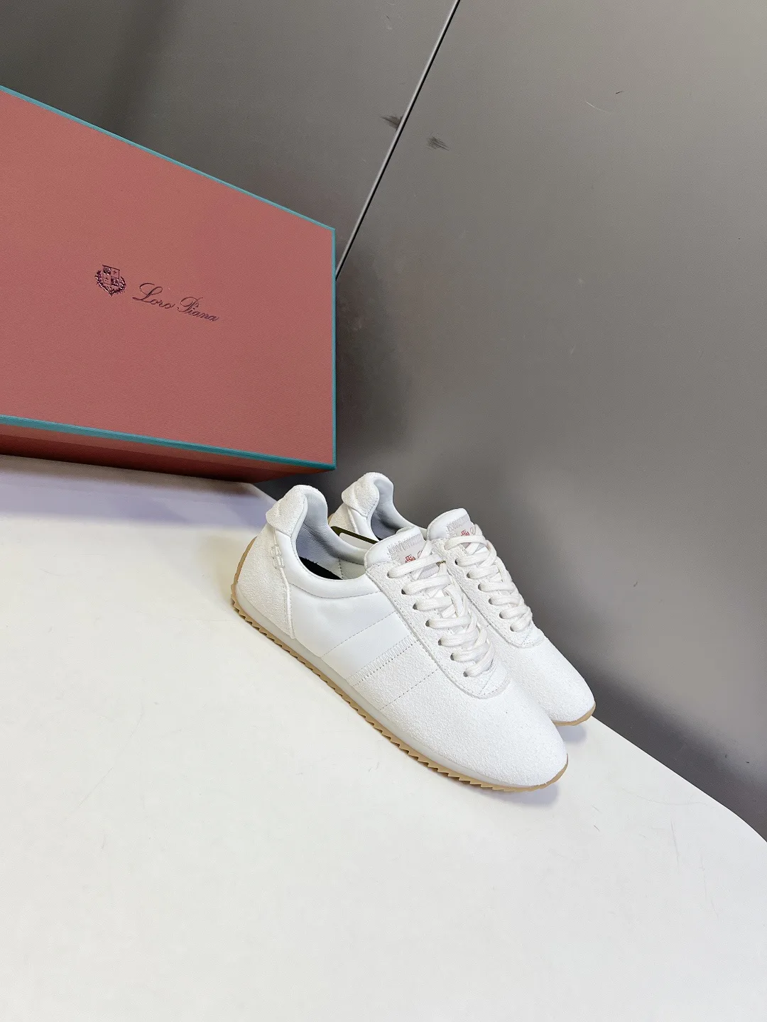 Women's Sneakers LORO PIANA 17449339