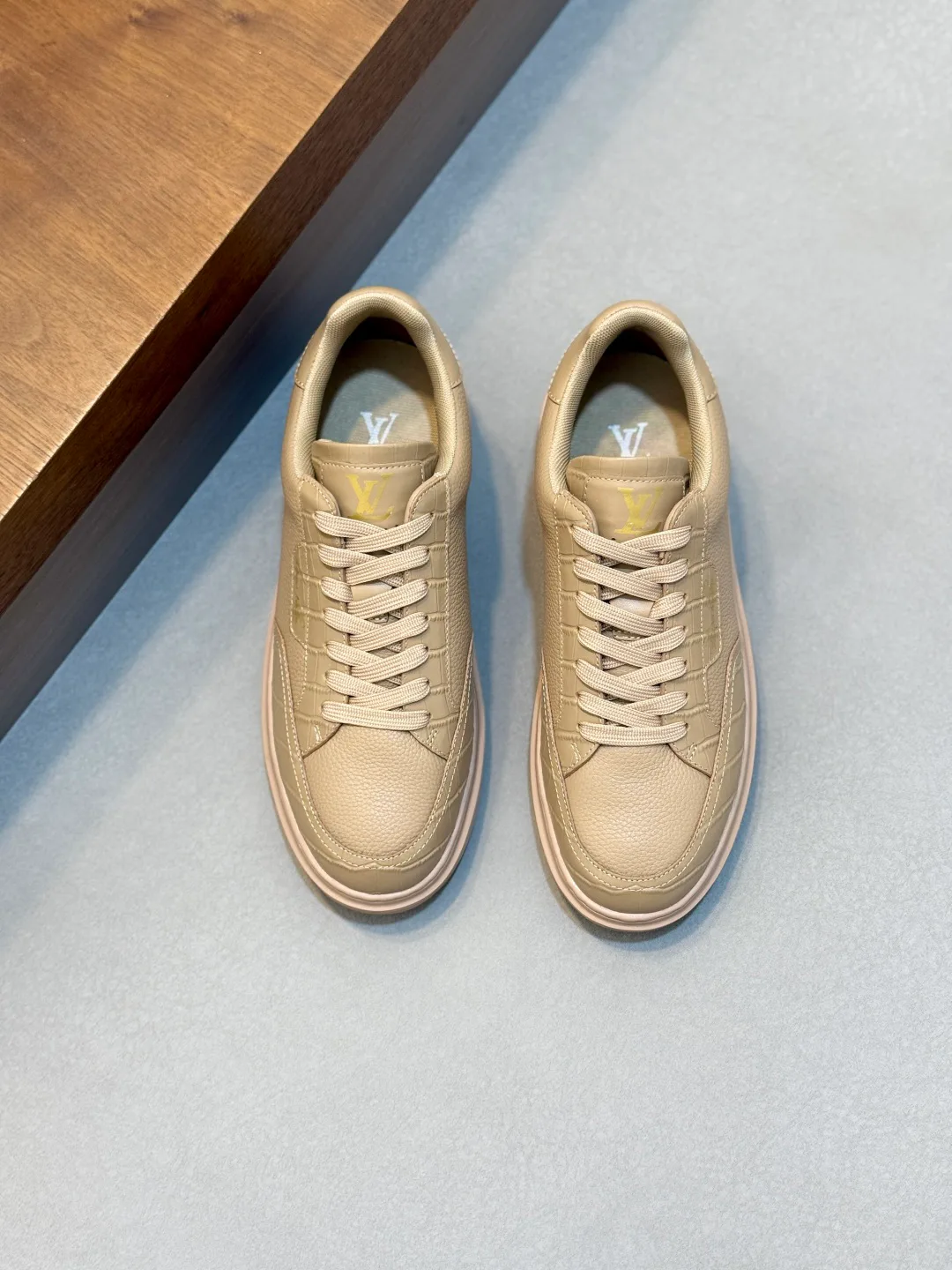 Men's Sneakers LOUIS VUITTON 18265105