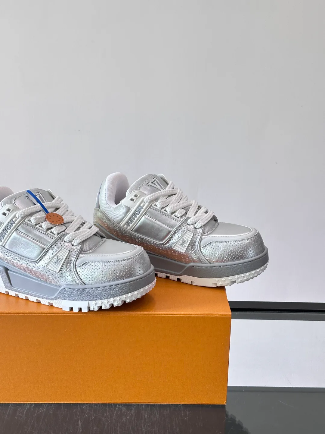 Women's Sneakers LOUIS VUITTON 17869462