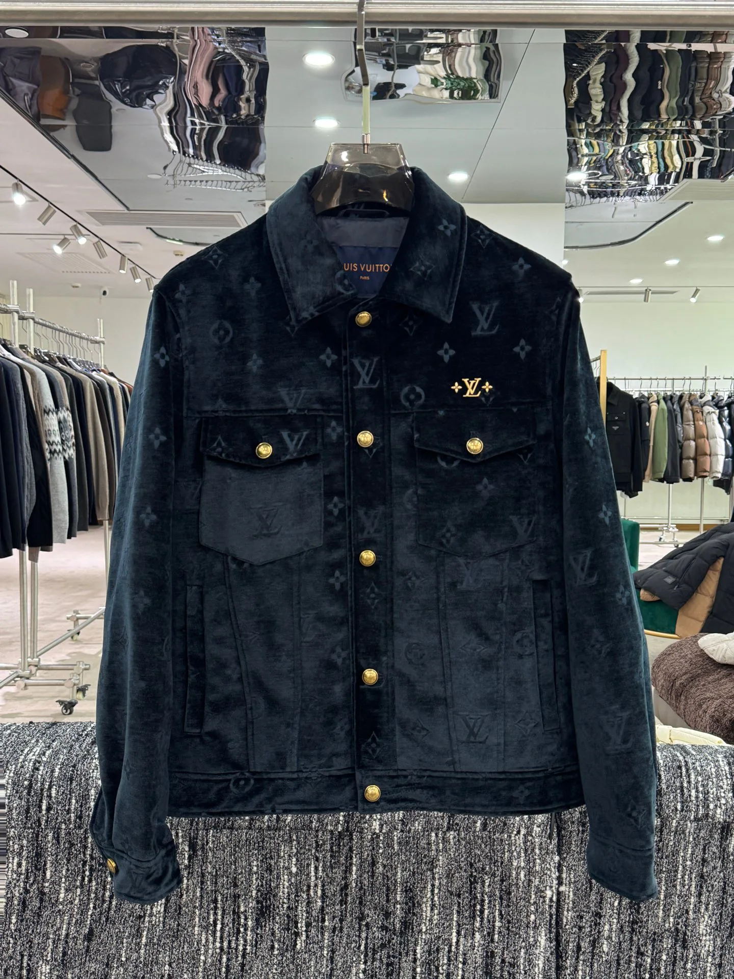 Men's Jackets And Down Jackets LOUIS VUITTON 18084253