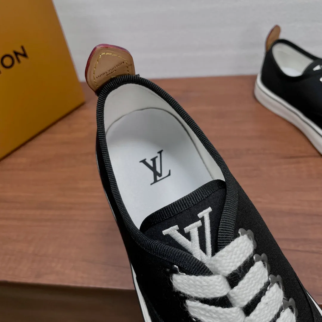 Кроссовки Мужские Louis Vuitton 18626482