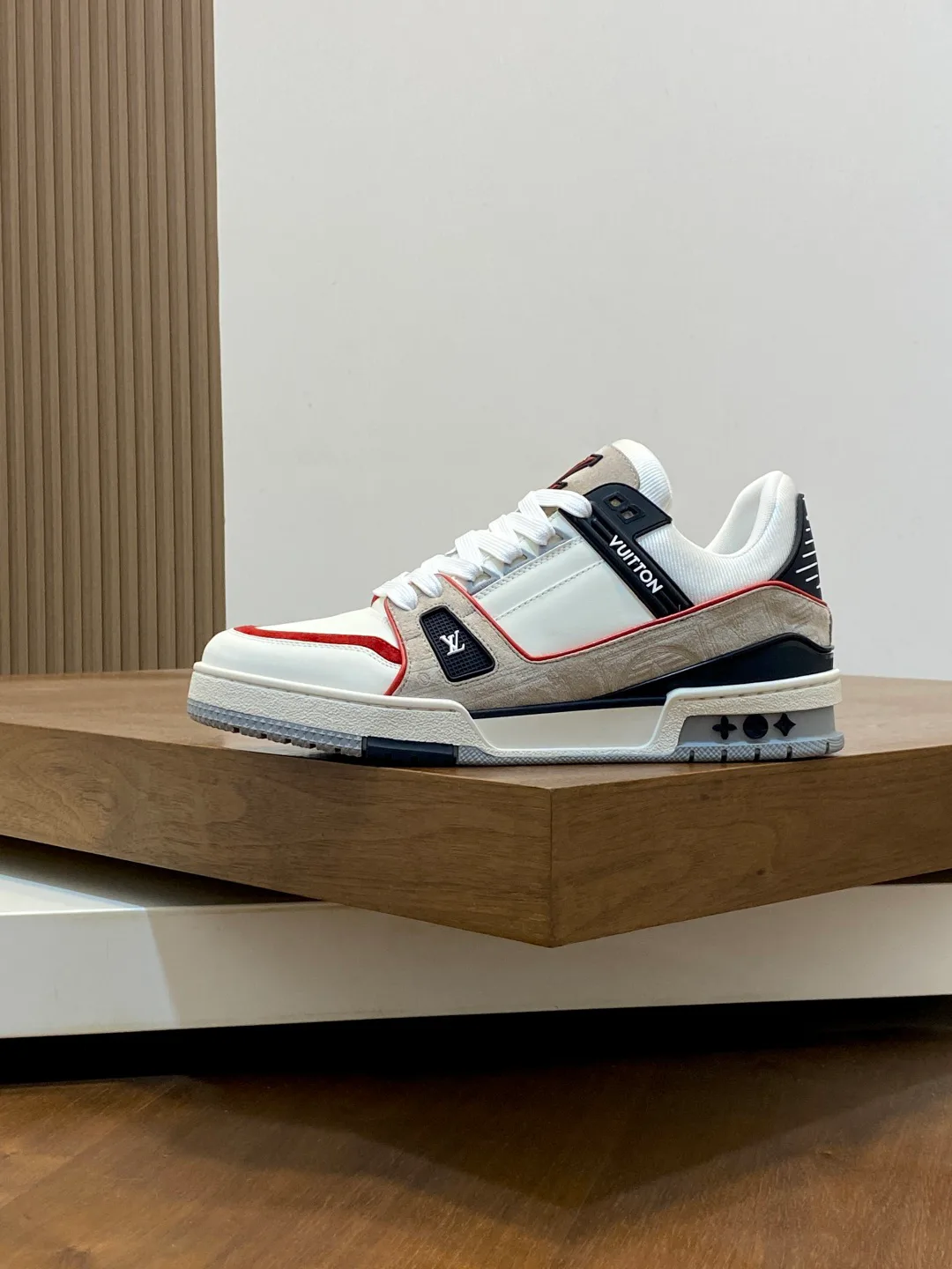 Men's Sneakers LOUIS VUITTON 18100300