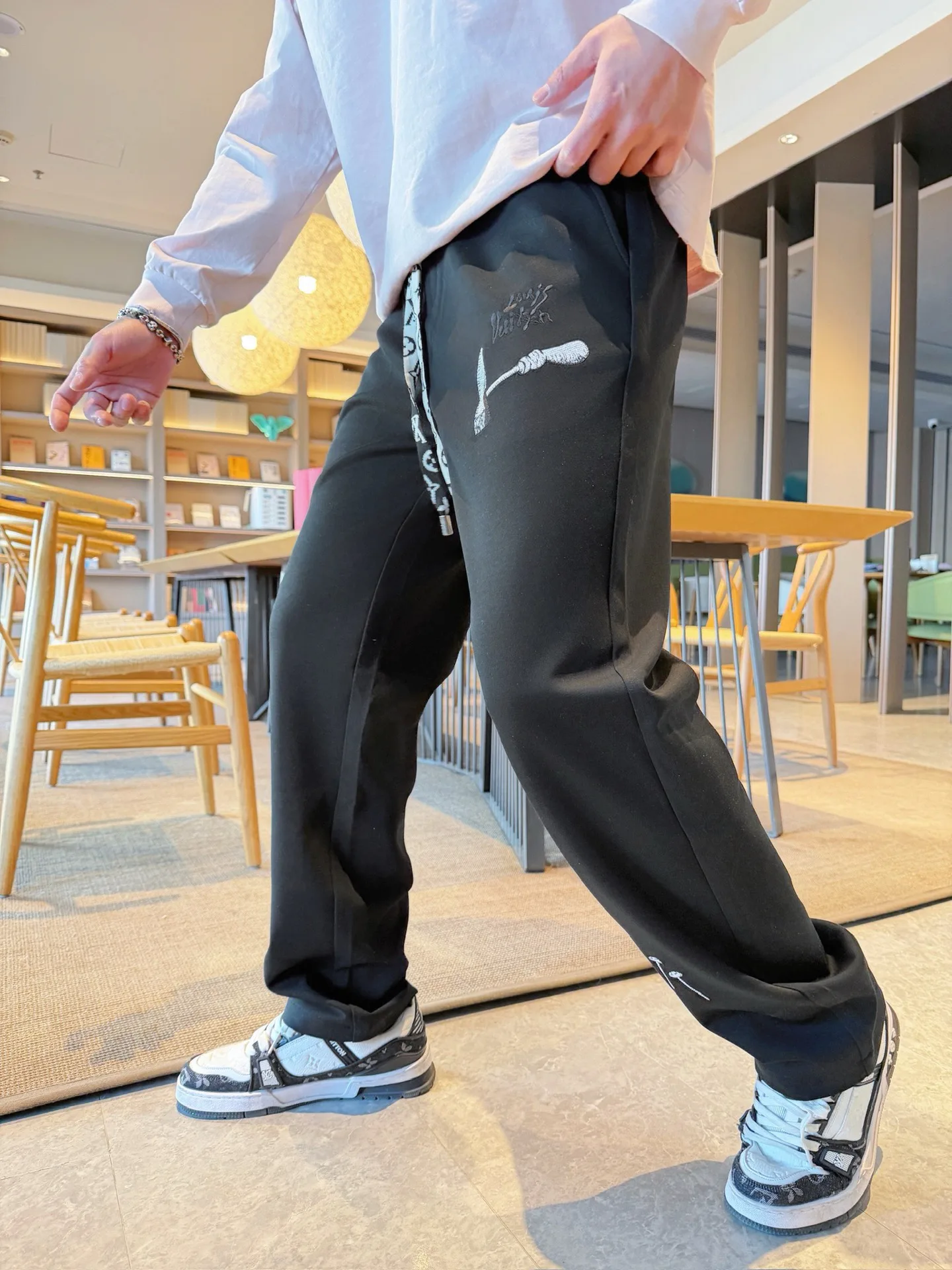Men's Trousers LOUIS VUITTON 18345782