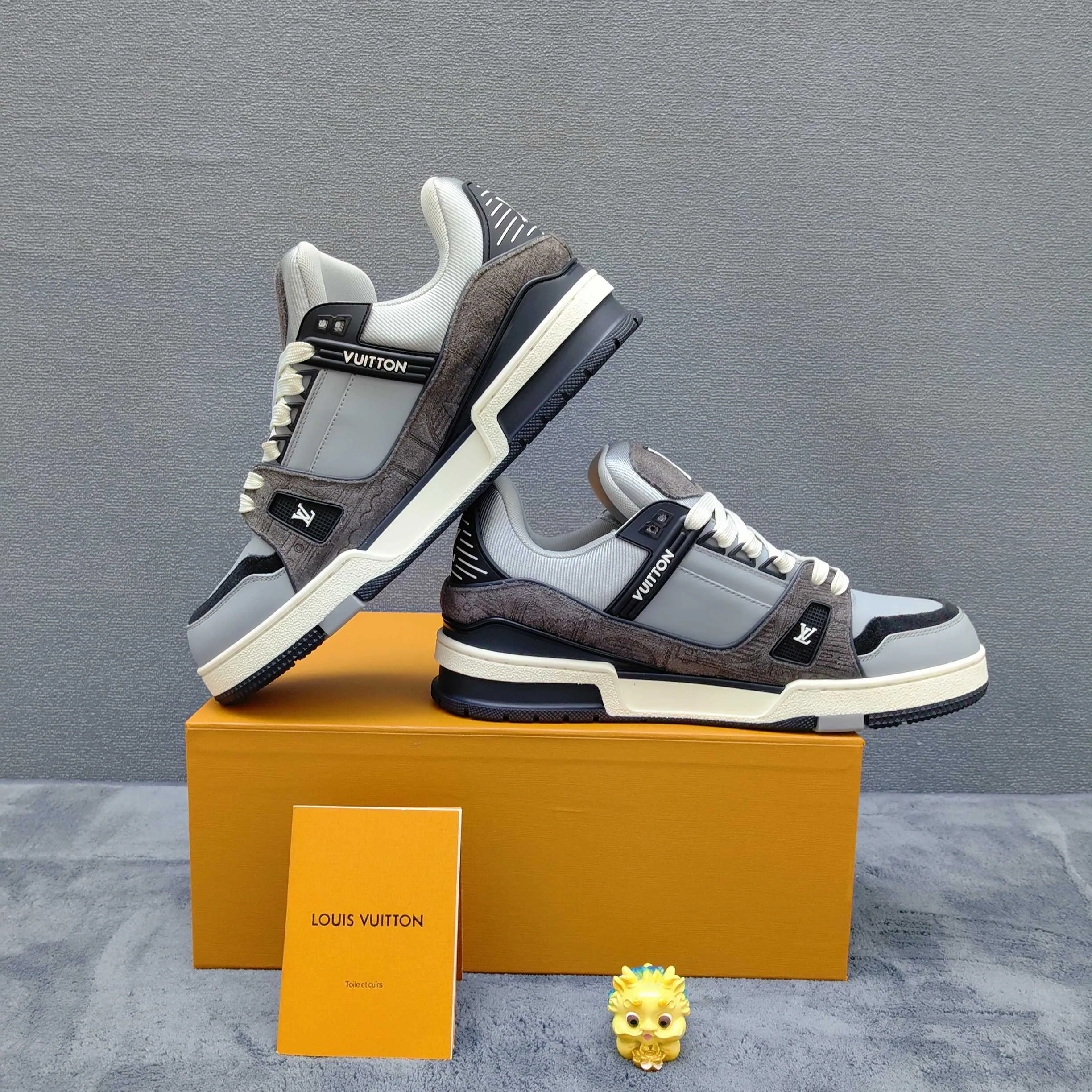 Women's Sneakers LOUIS VUITTON 17957140