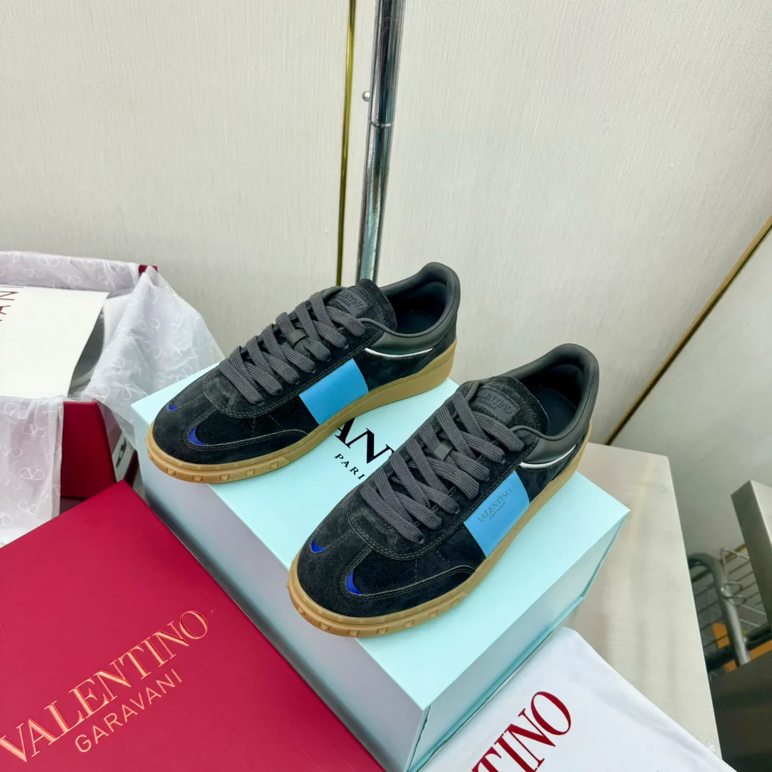 Women's Sneakers VALENTINO 17904310