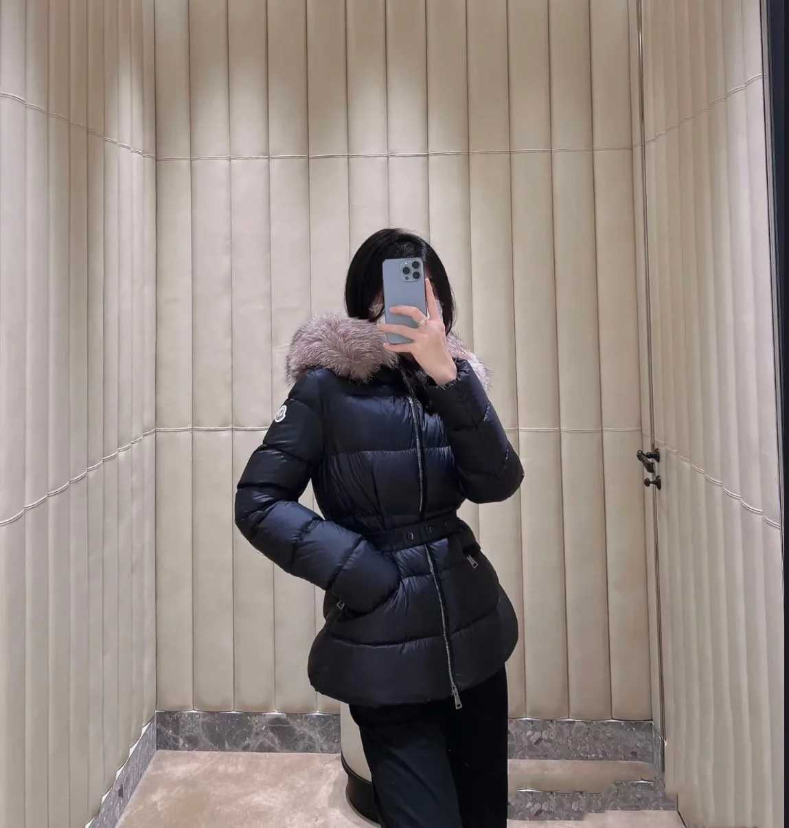 Women's Jackets And Down Jackets MONCLER 18130047