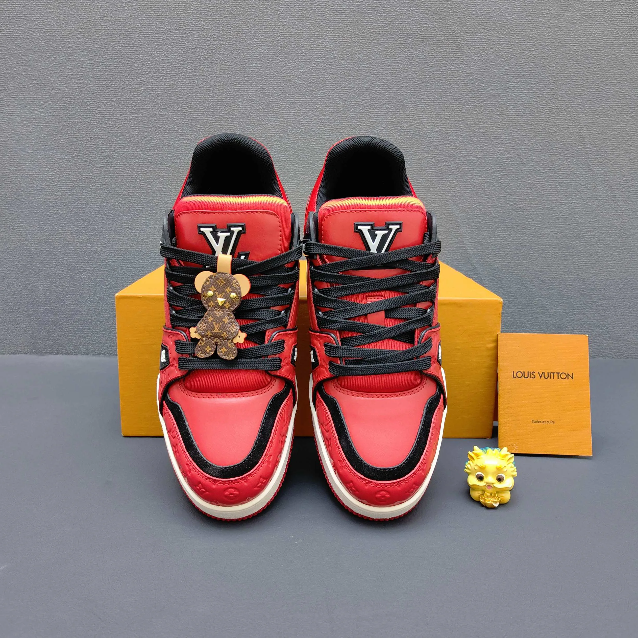 Women's Sneakers LOUIS VUITTON 17725109