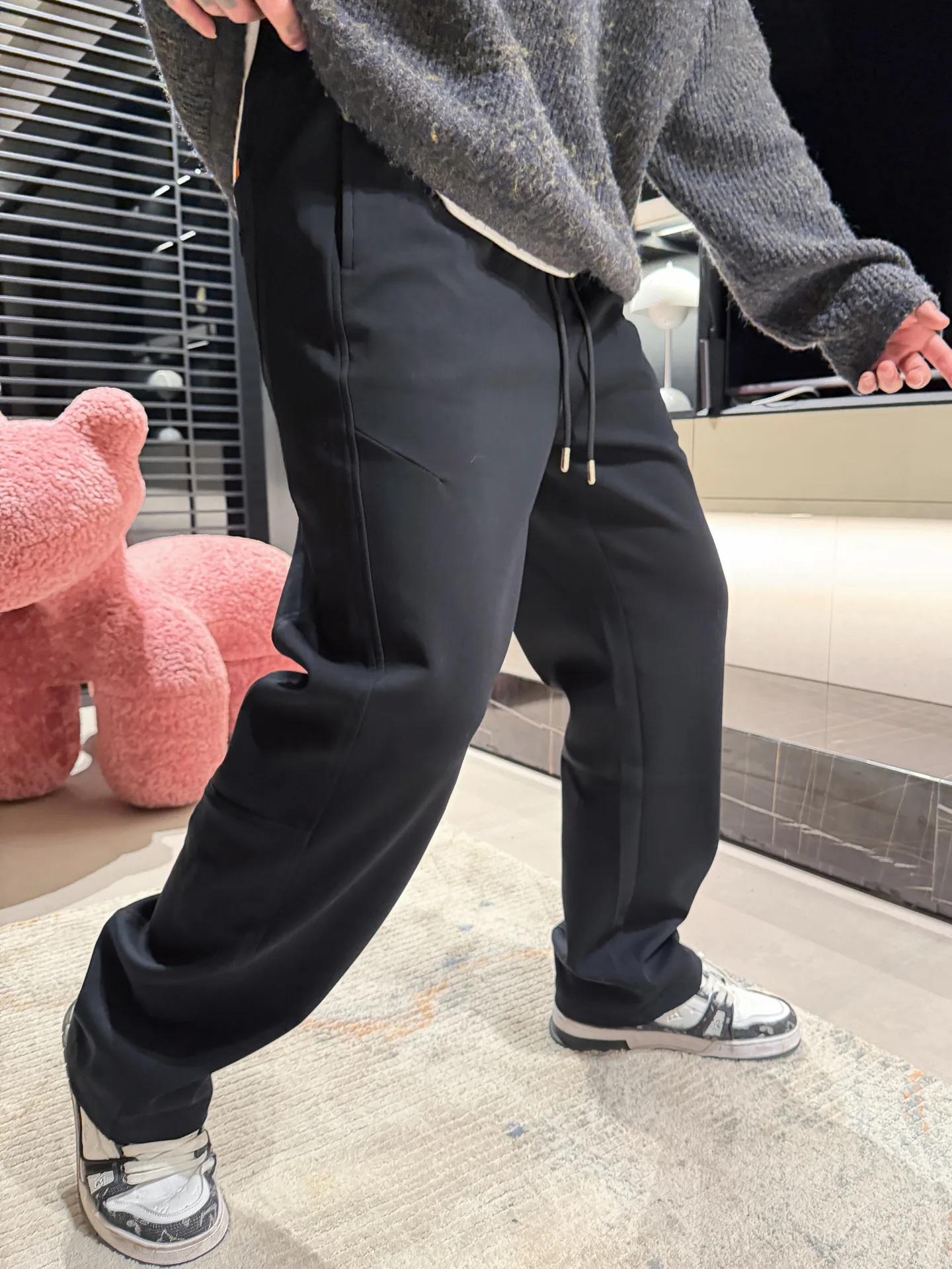 Men's Trousers LOUIS VUITTON 18499699