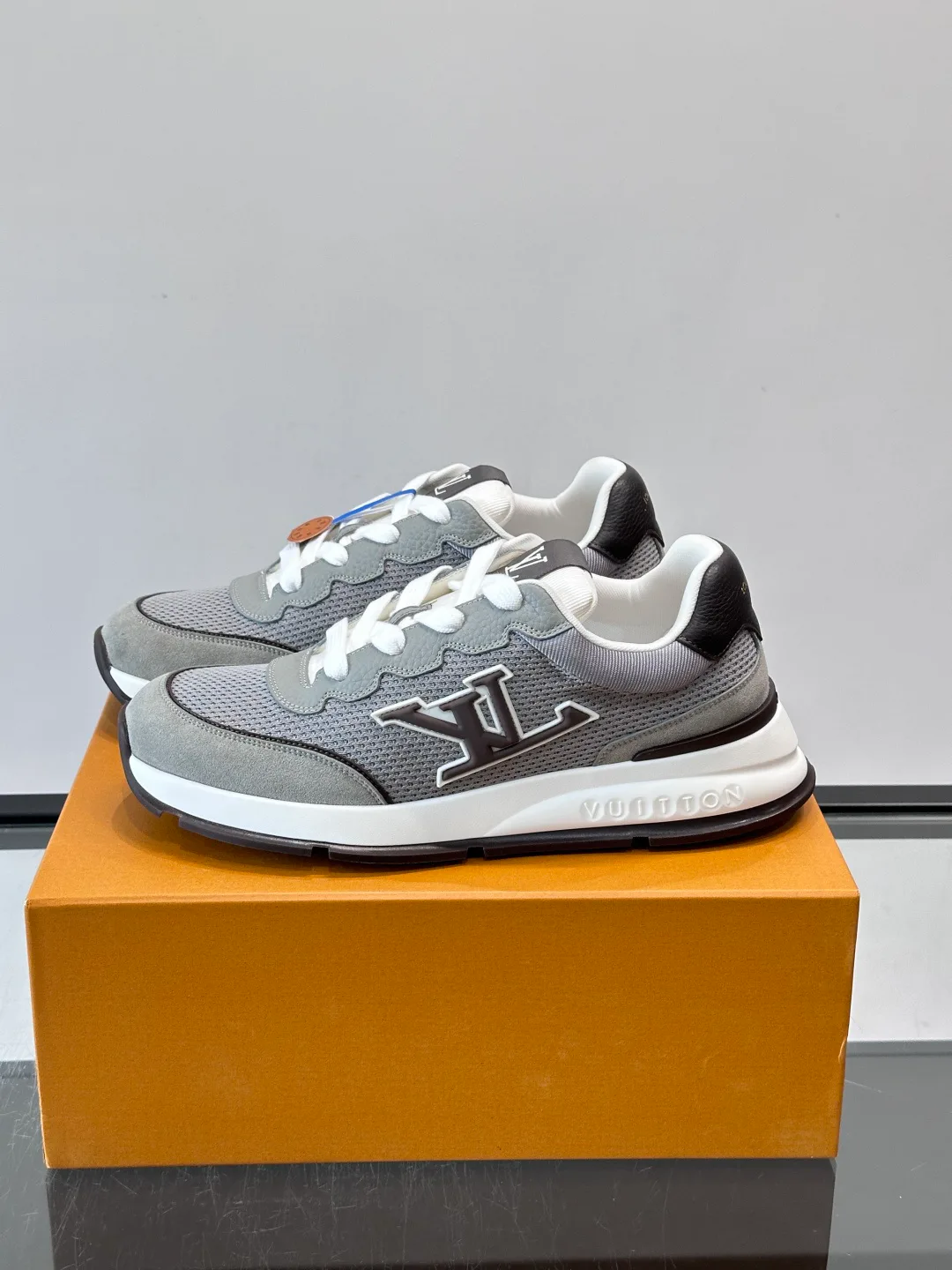 Men's Sneakers LOUIS VUITTON 17897385