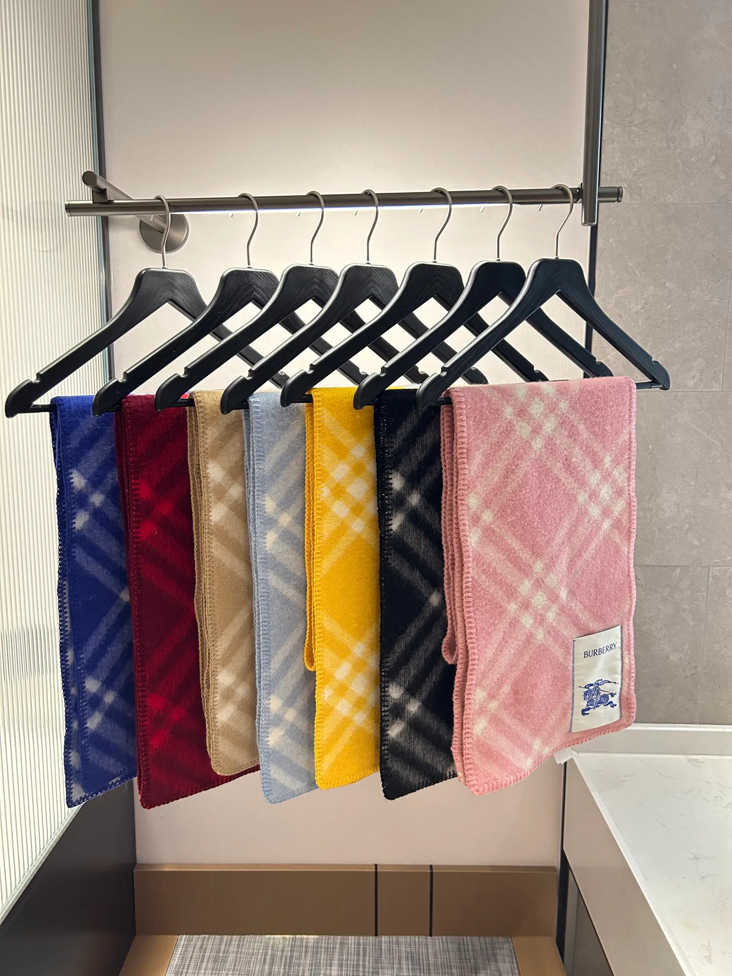 Scarves BURBERRY 18507370