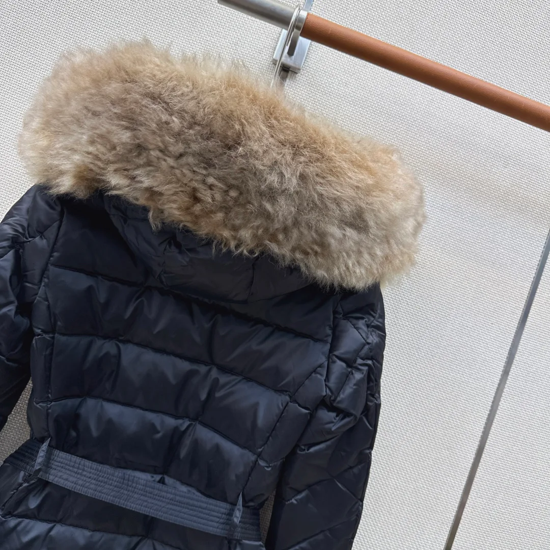 Women's Jackets And Down Jackets MONCLER 18506475