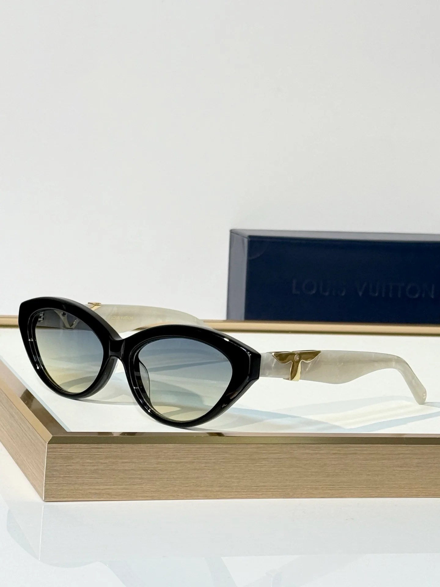 Glasses LOUIS VUITTON 17895081