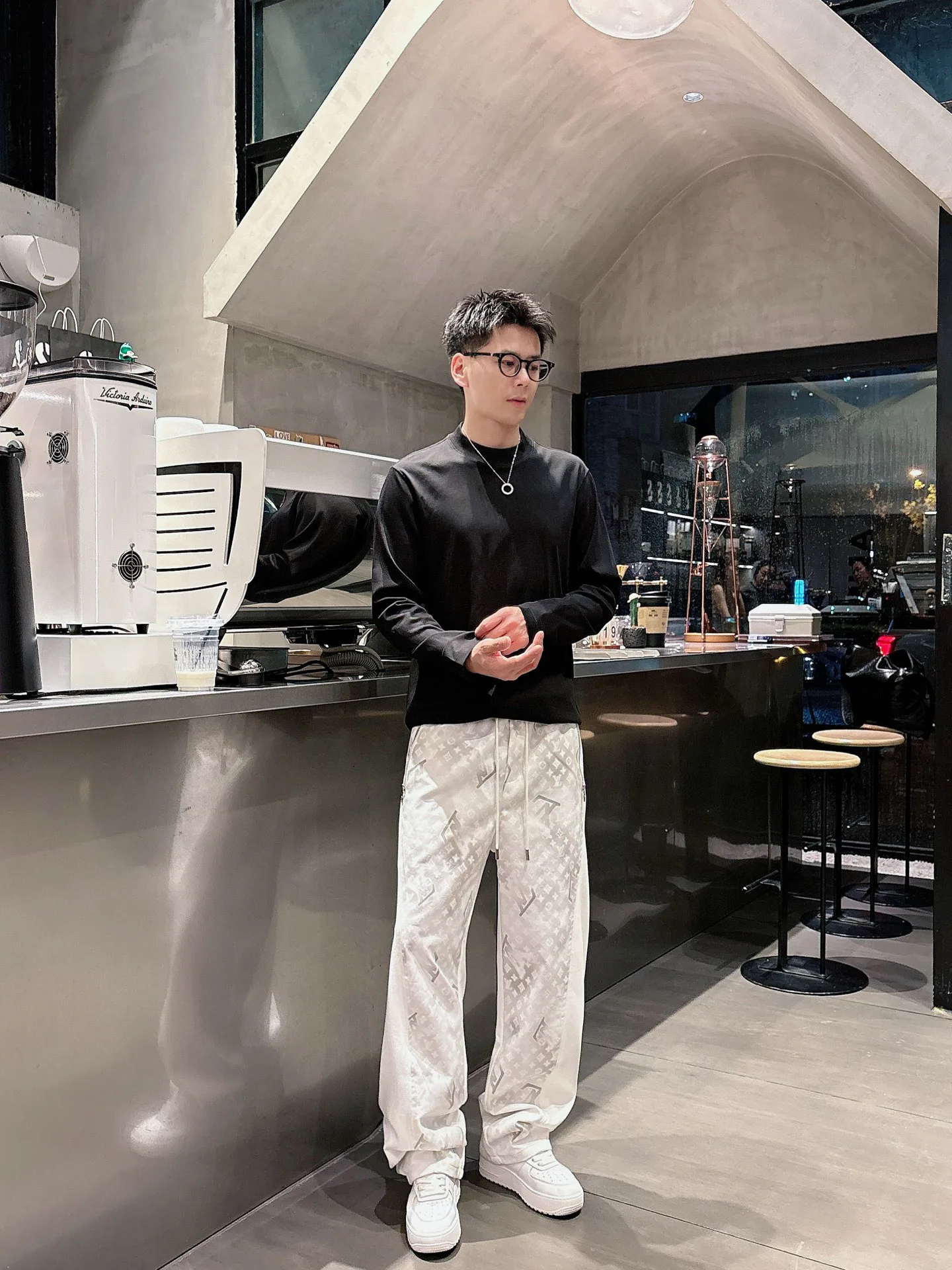 Men's Trousers LOUIS VUITTON 18340436