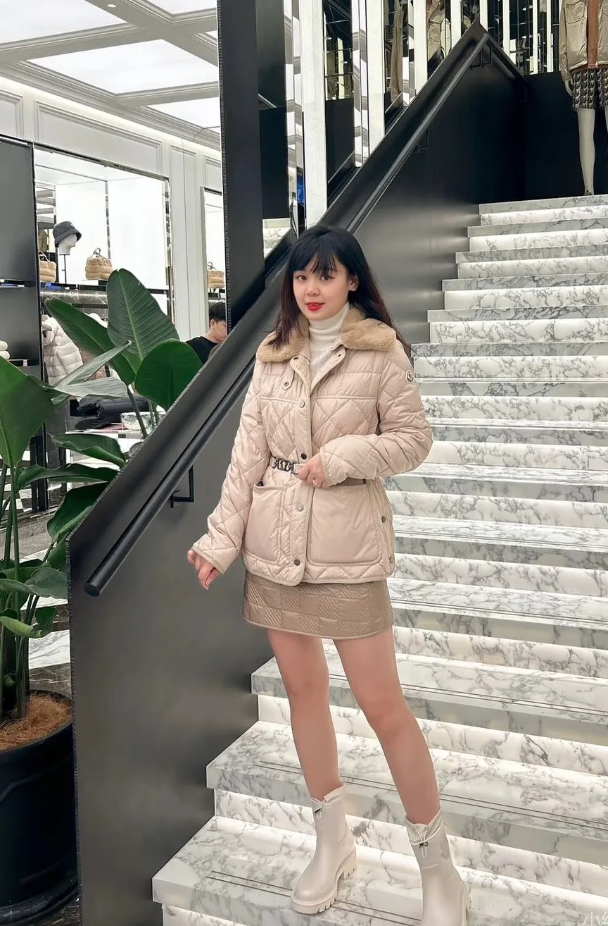 Women's Jackets And Down Jackets MONCLER 18048058