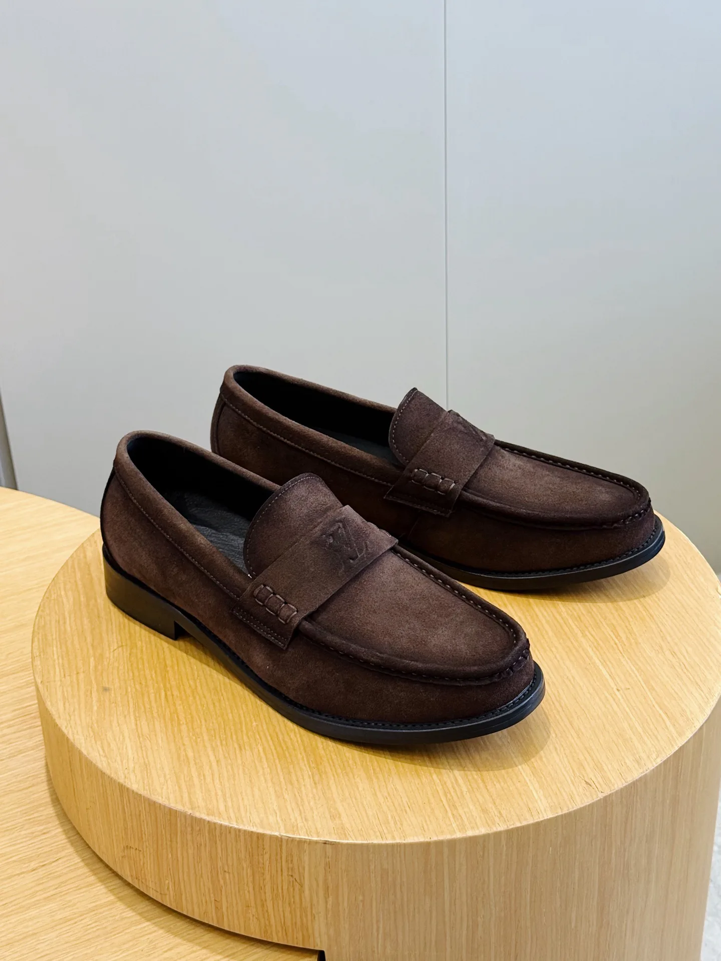 Men's Loafers And Dress Shoes LOUIS VUITTON 18247427