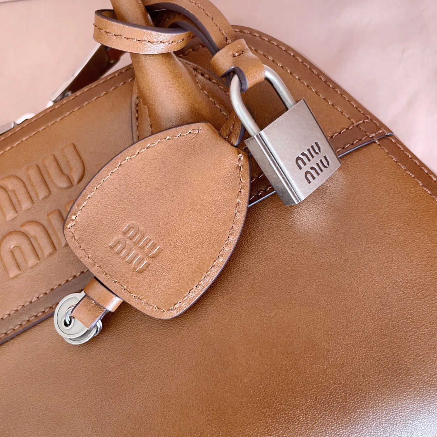Классические Сумки Женские Miu Miu 18602461