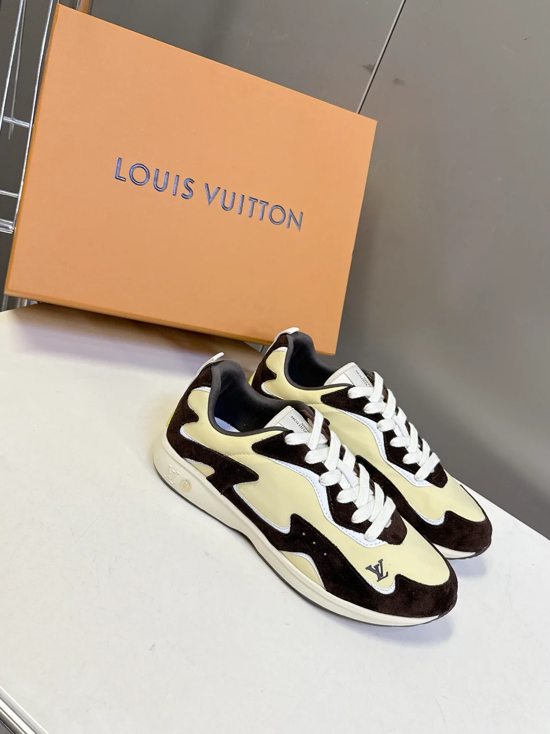 Men's Sneakers LOUIS VUITTON 18404686