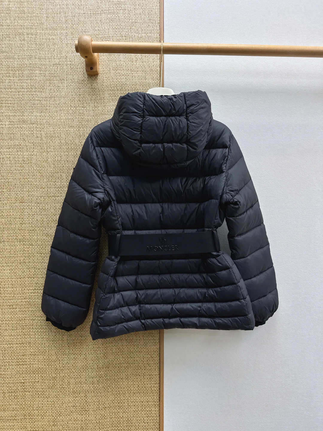 Women's Jackets And Down Jackets MONCLER 18345002