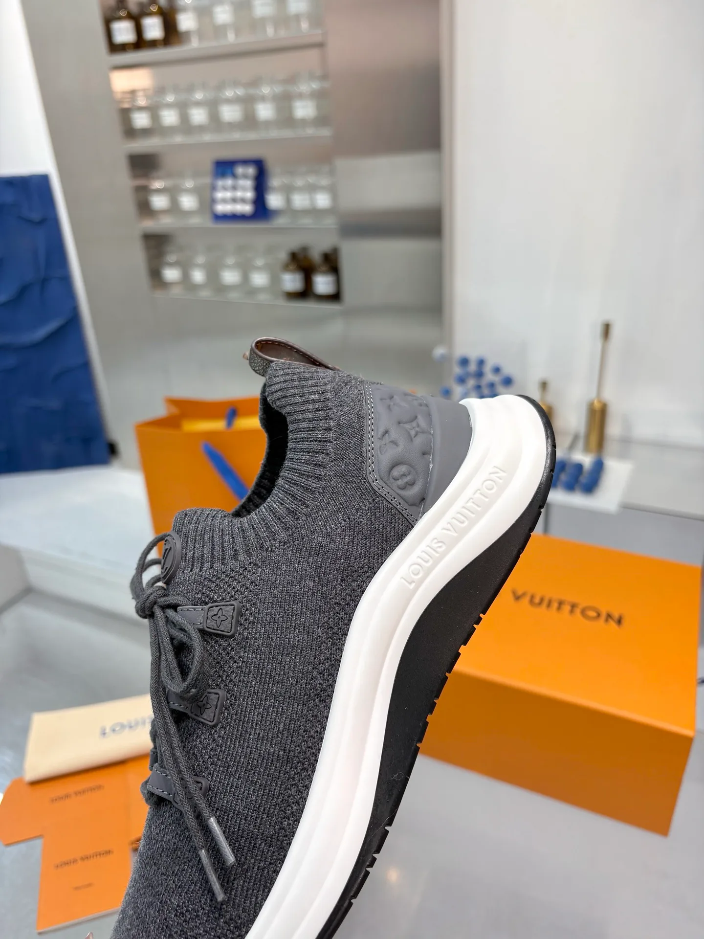 Women's Sneakers LOUIS VUITTON 18055131