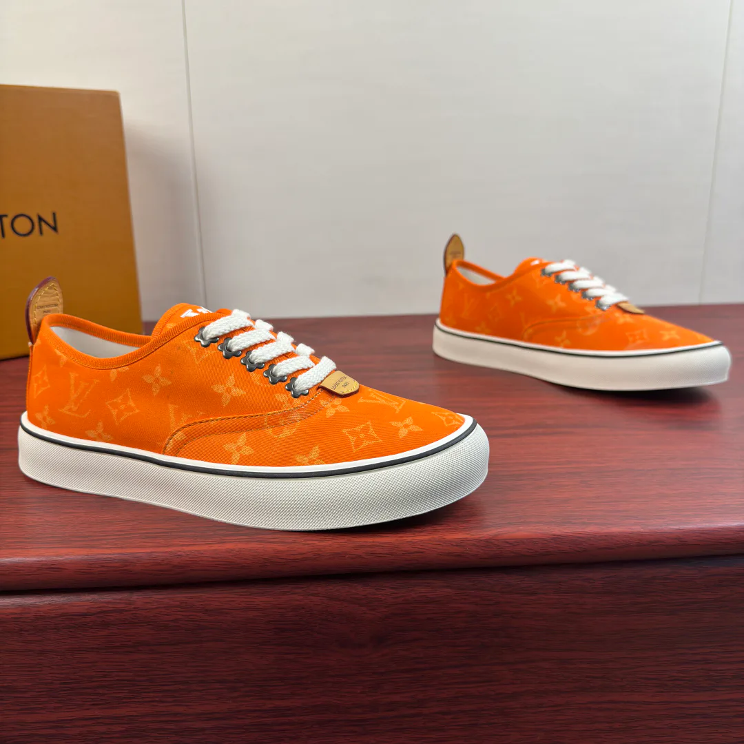 Men's Sneakers LOUIS VUITTON 18100535