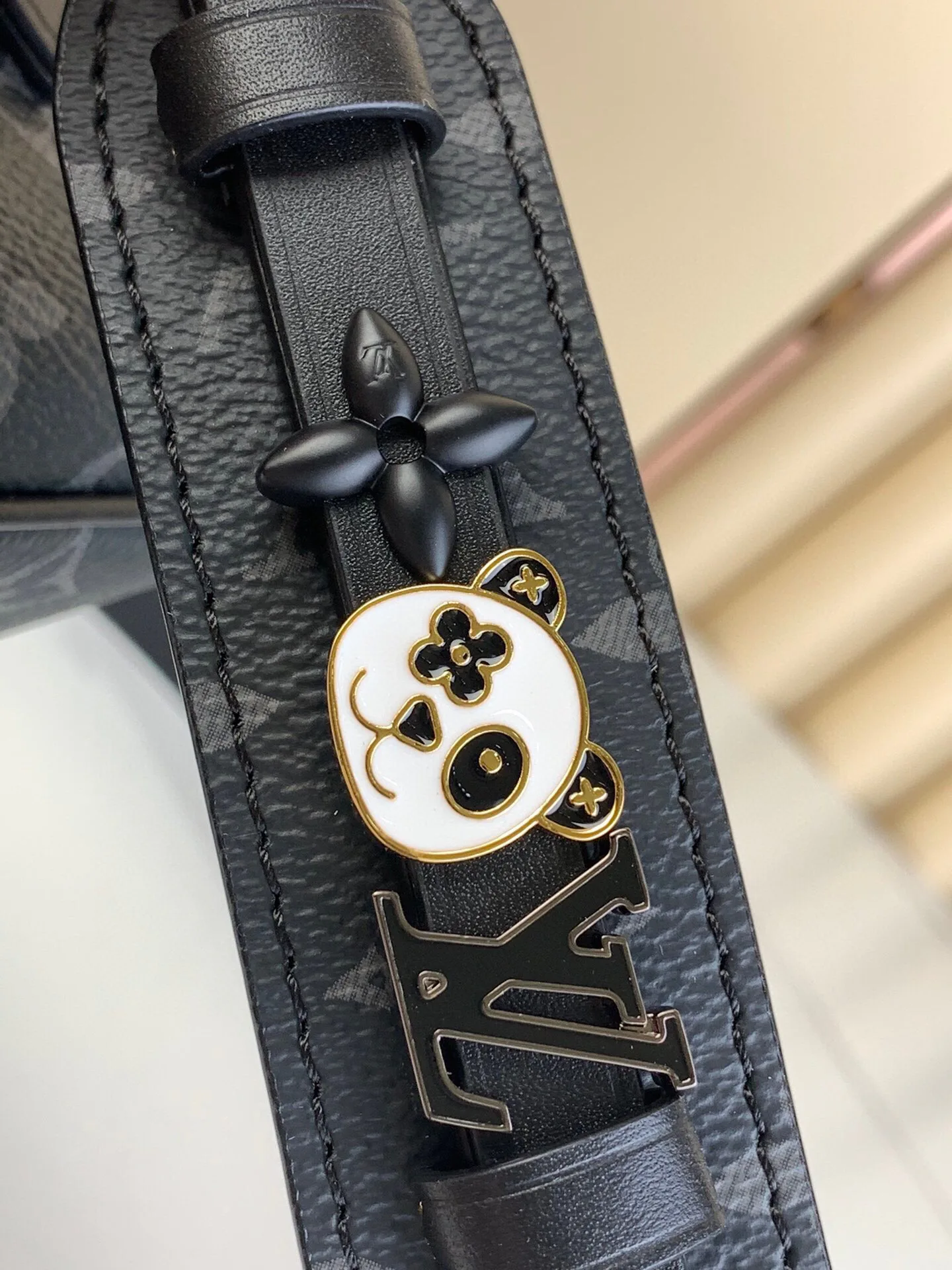 Women's Shoulder Bags LOUIS VUITTON 18227597