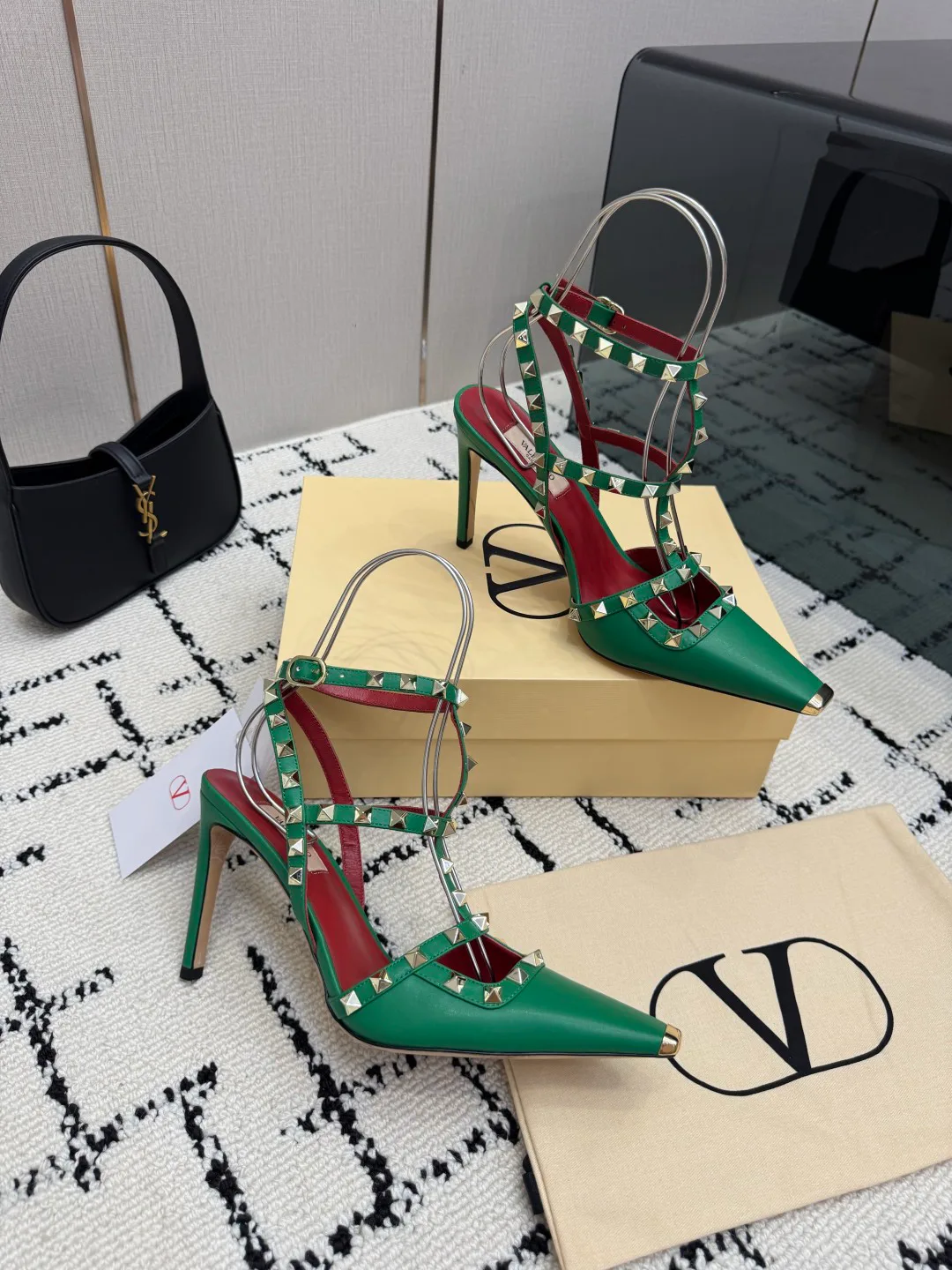 Women's Open-Toe Sandals VALENTINO 17594489