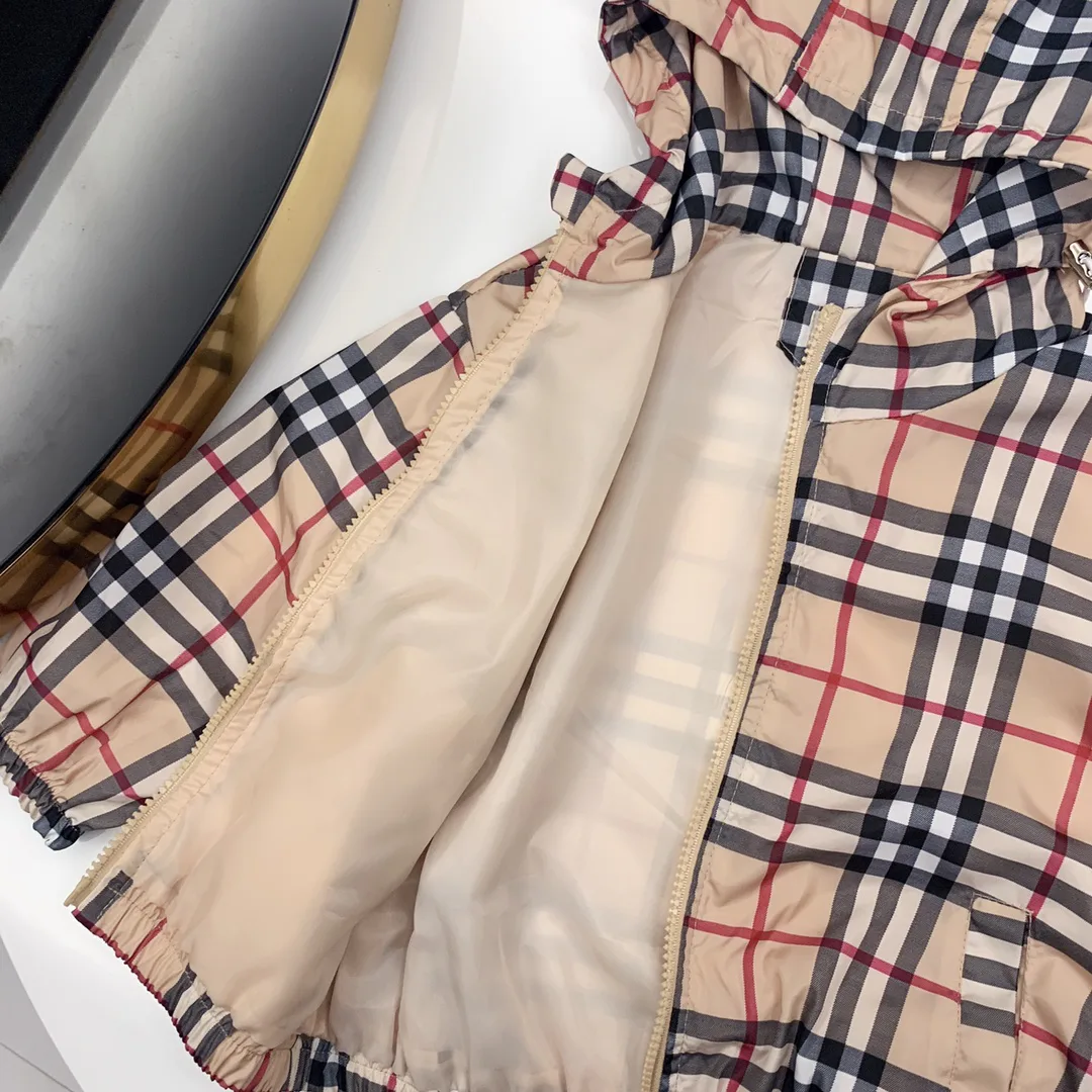 Women's Jackets And Down Jackets BURBERRY 18075287