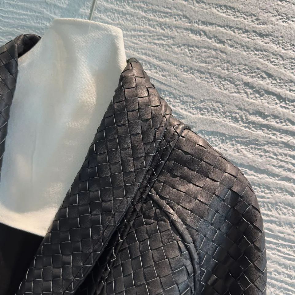 Women's Leather Jackets And Sheepskin Coats BOTTEGA VENETA 18172953