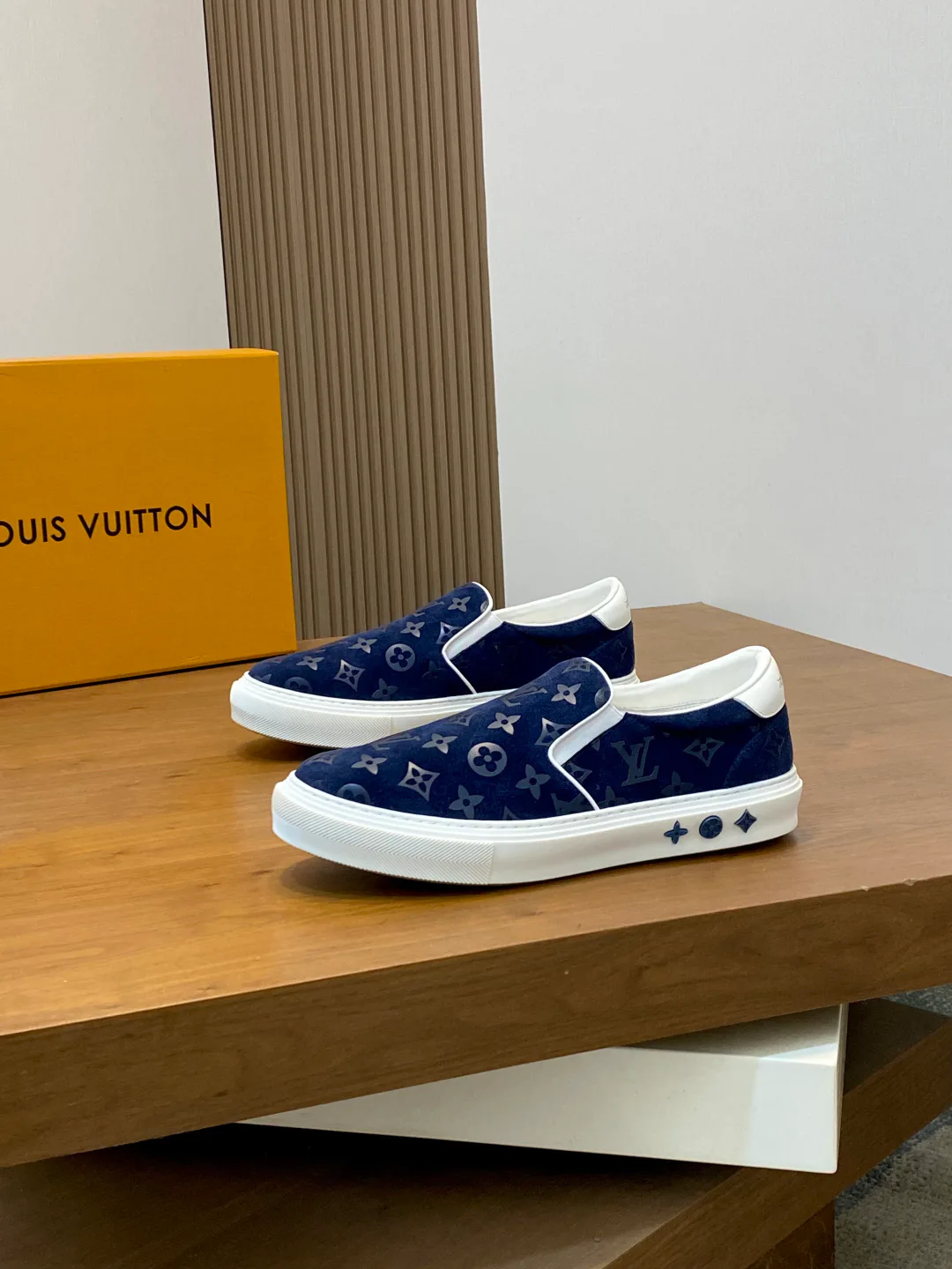 Men's Sneakers LOUIS VUITTON 17934202