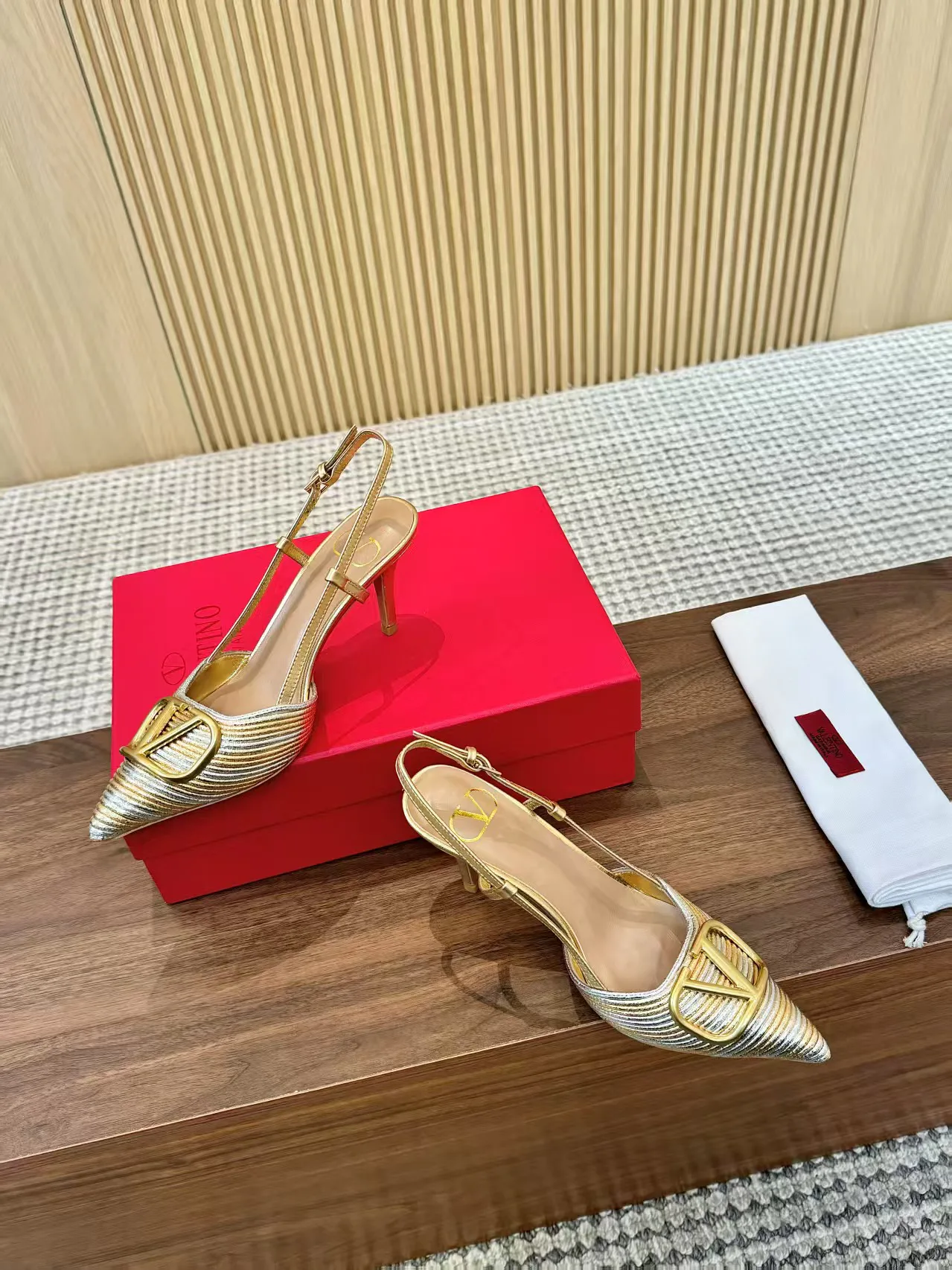 Women's Open-Toe Sandals VALENTINO 17956881