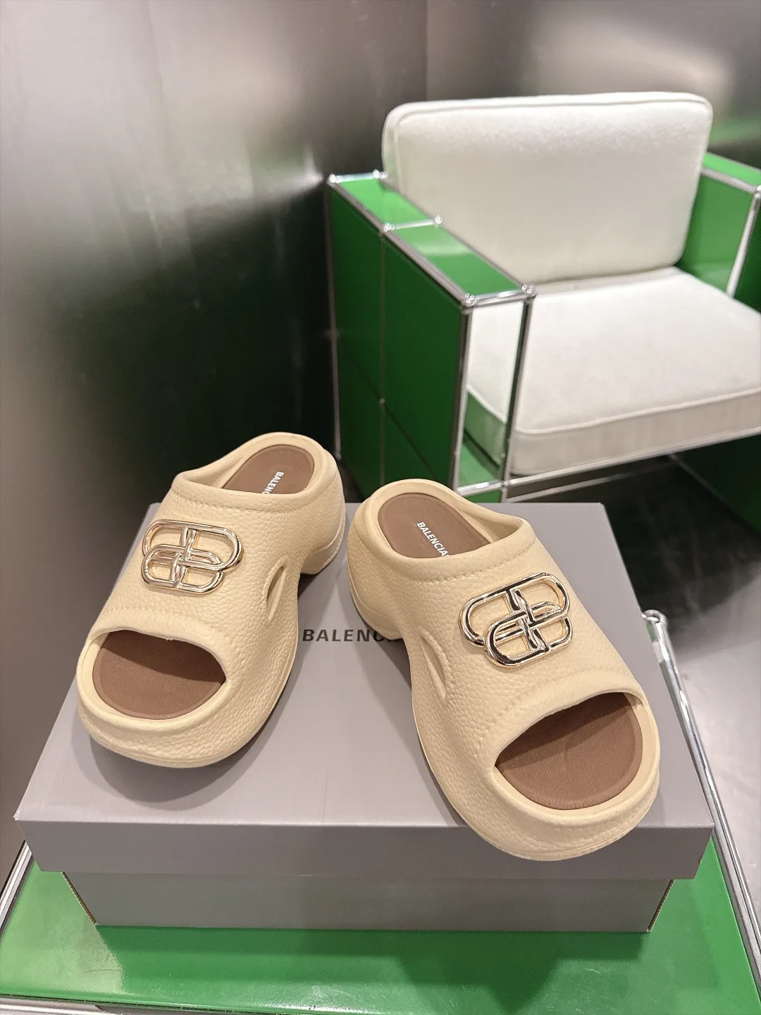 Women's Flip-Flops BALENCIAGA 18011699