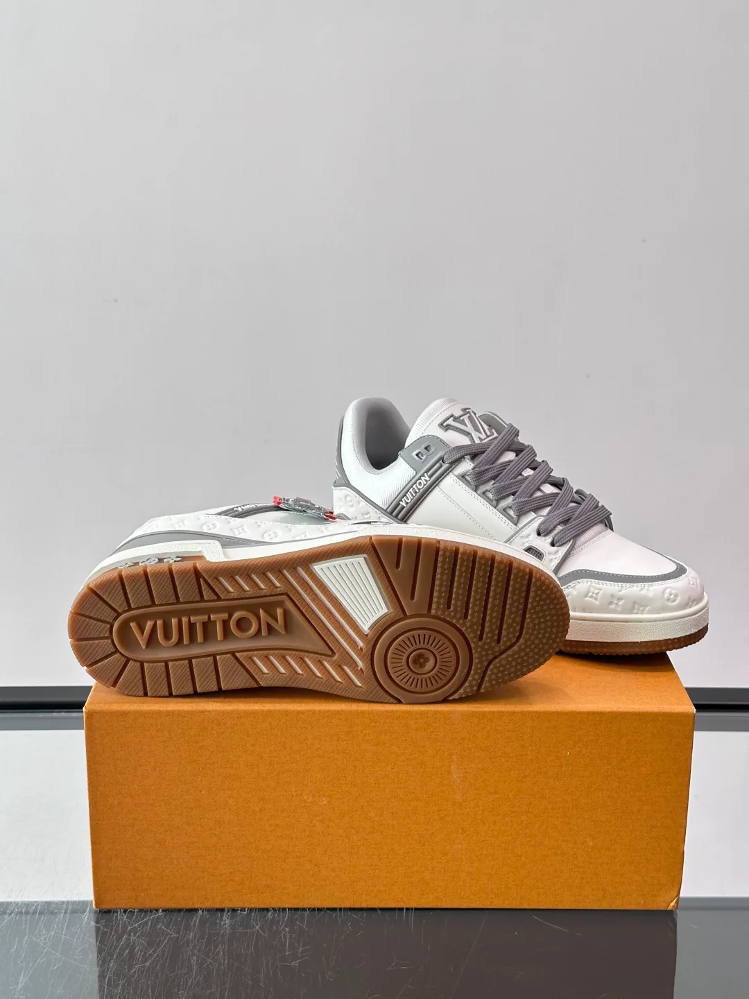 Women's Sneakers LOUIS VUITTON 18102724