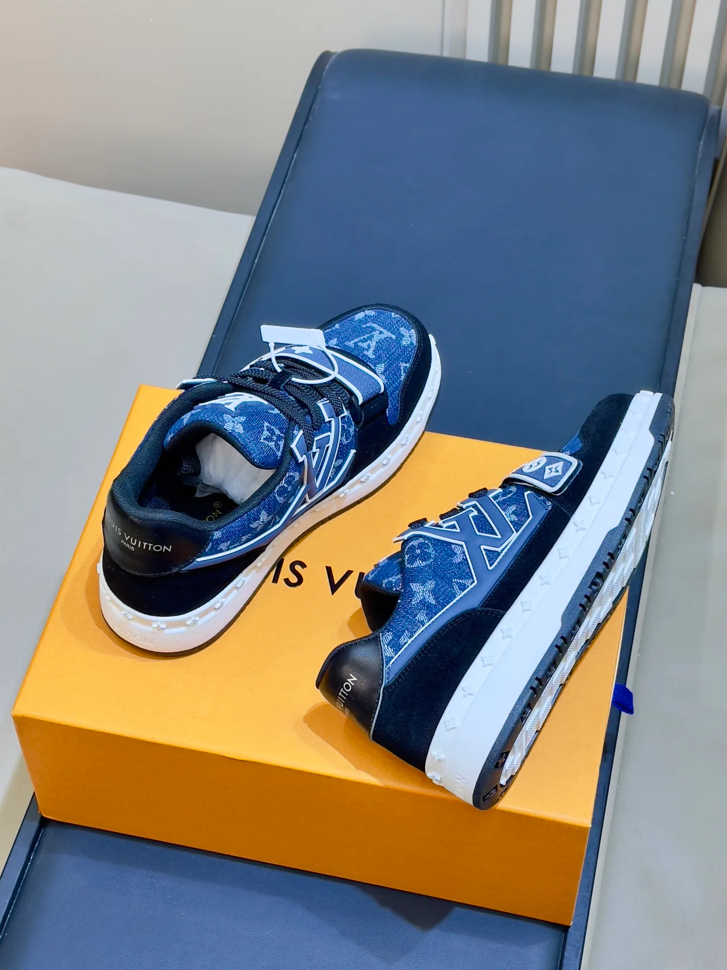 Women's Sneakers LOUIS VUITTON 18073550