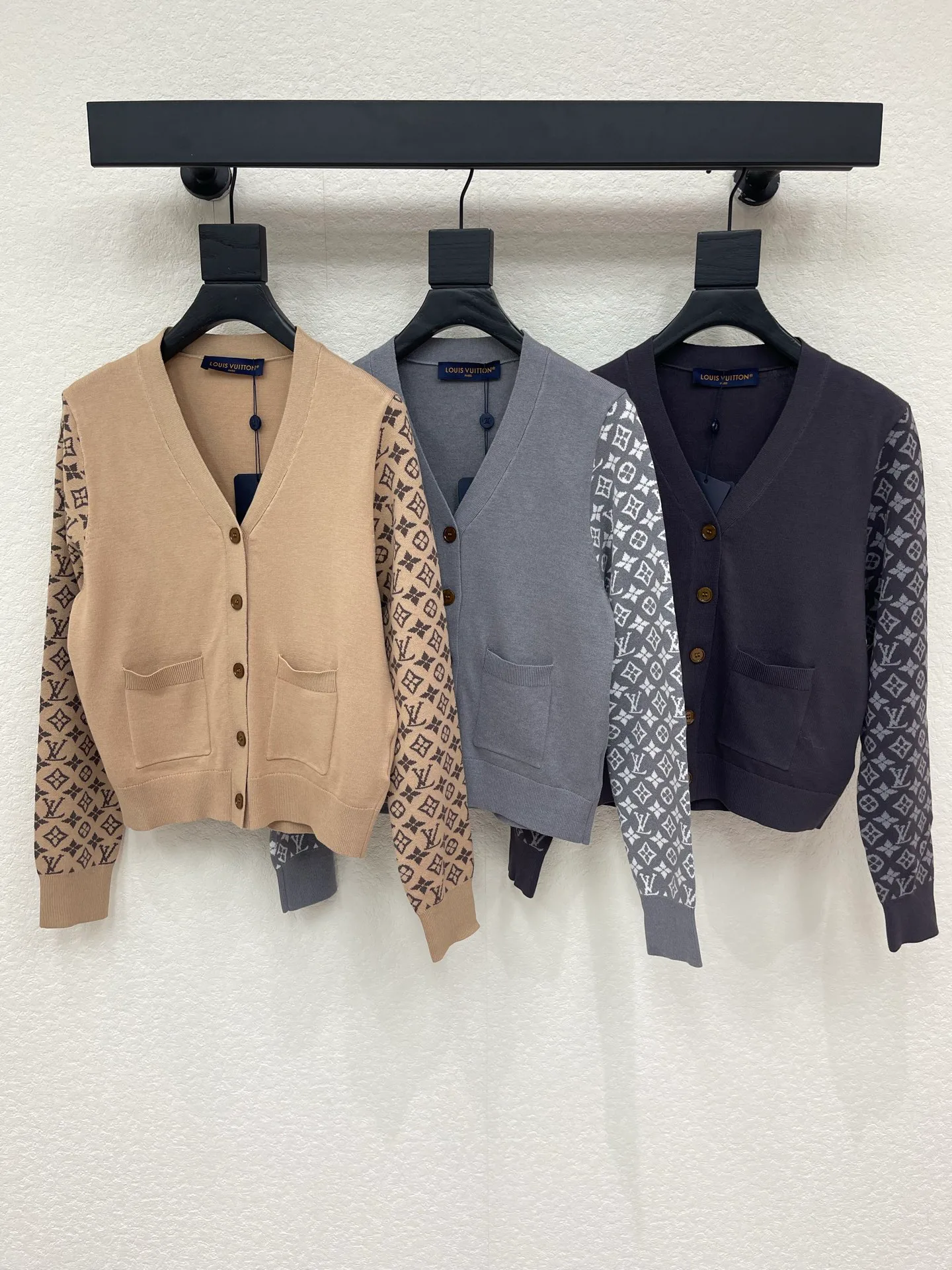 Women's Jumpers And Sweaters LOUIS VUITTON 18031048