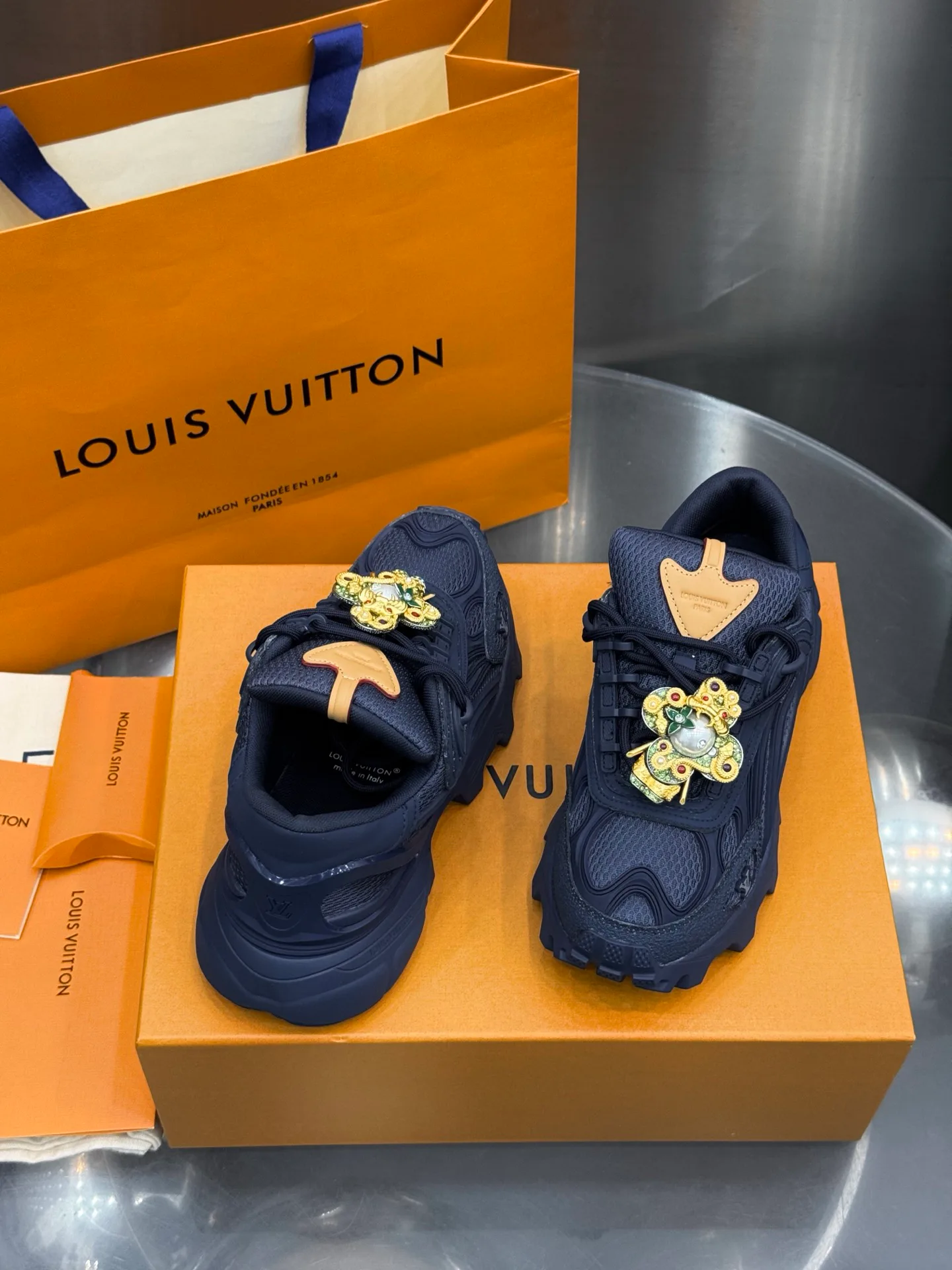 Women's Sneakers LOUIS VUITTON 18202600