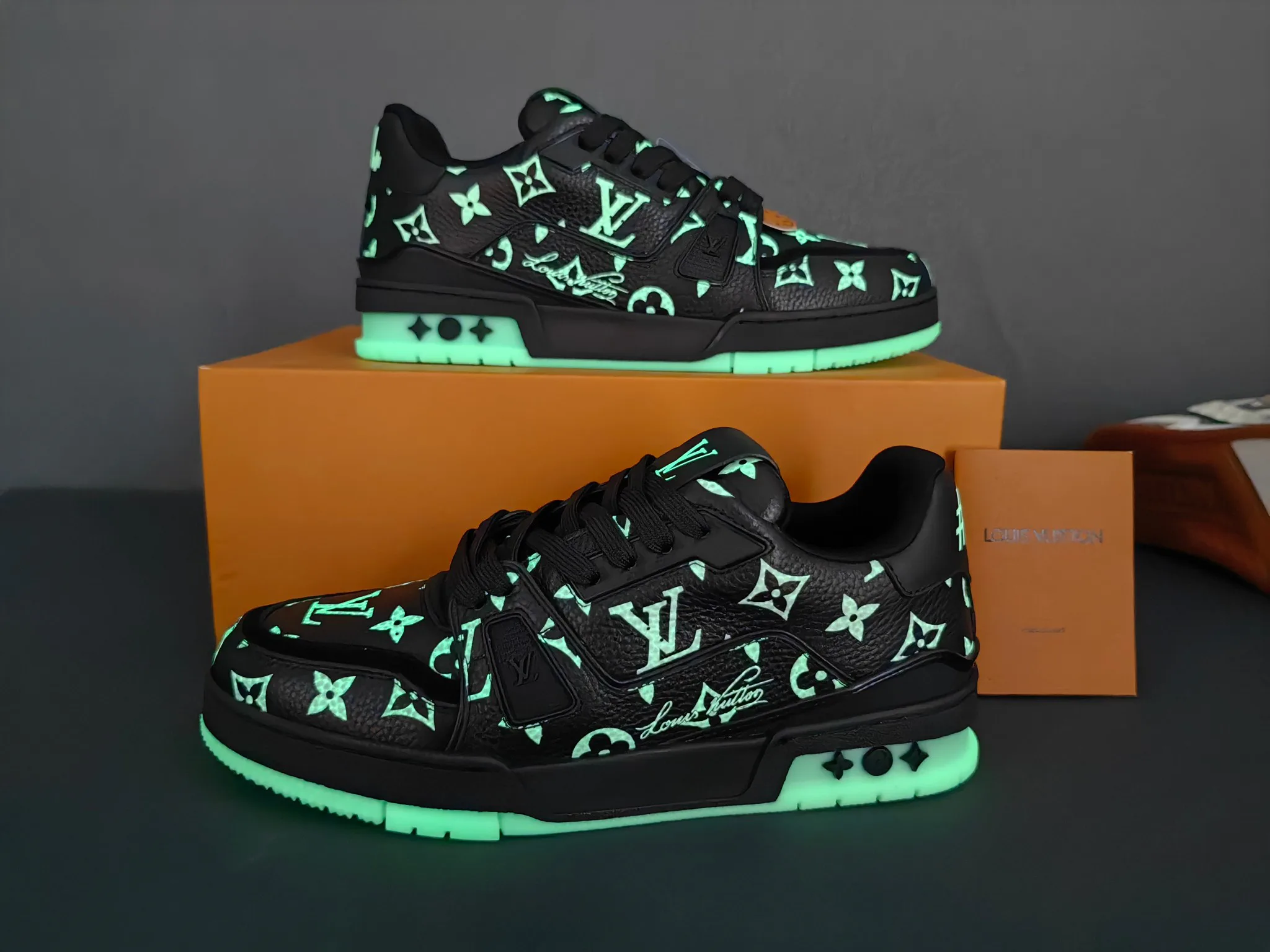 Women's Sneakers LOUIS VUITTON 17725114