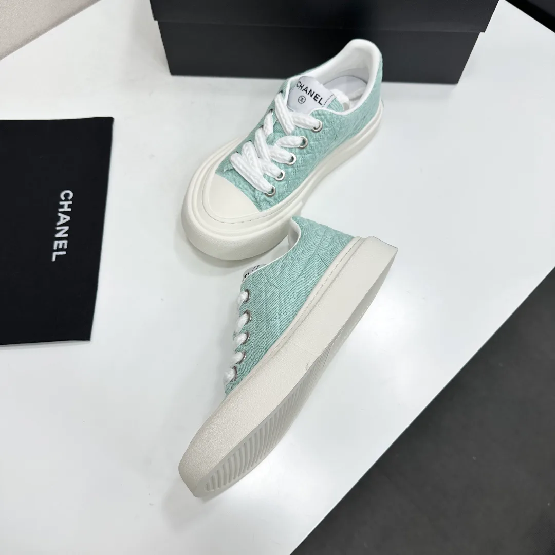 Women's Sneakers CHANEL 17825112